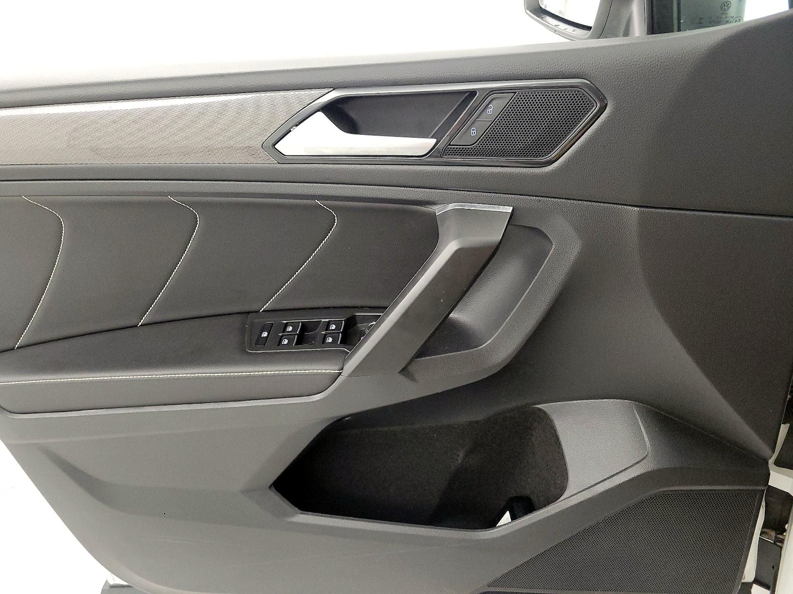 2023 Volkswagen Tiguan SE - Photo 13
