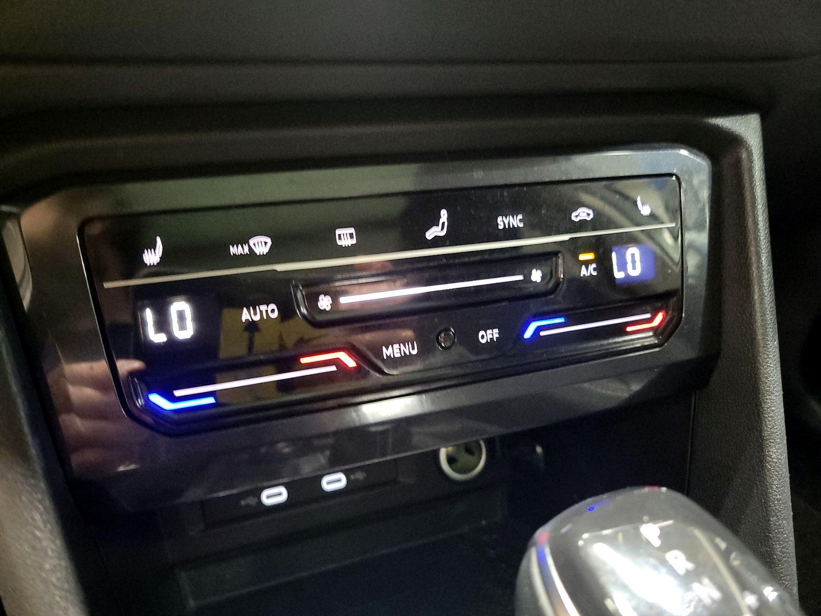 2023 Volkswagen Tiguan SE - Photo 18