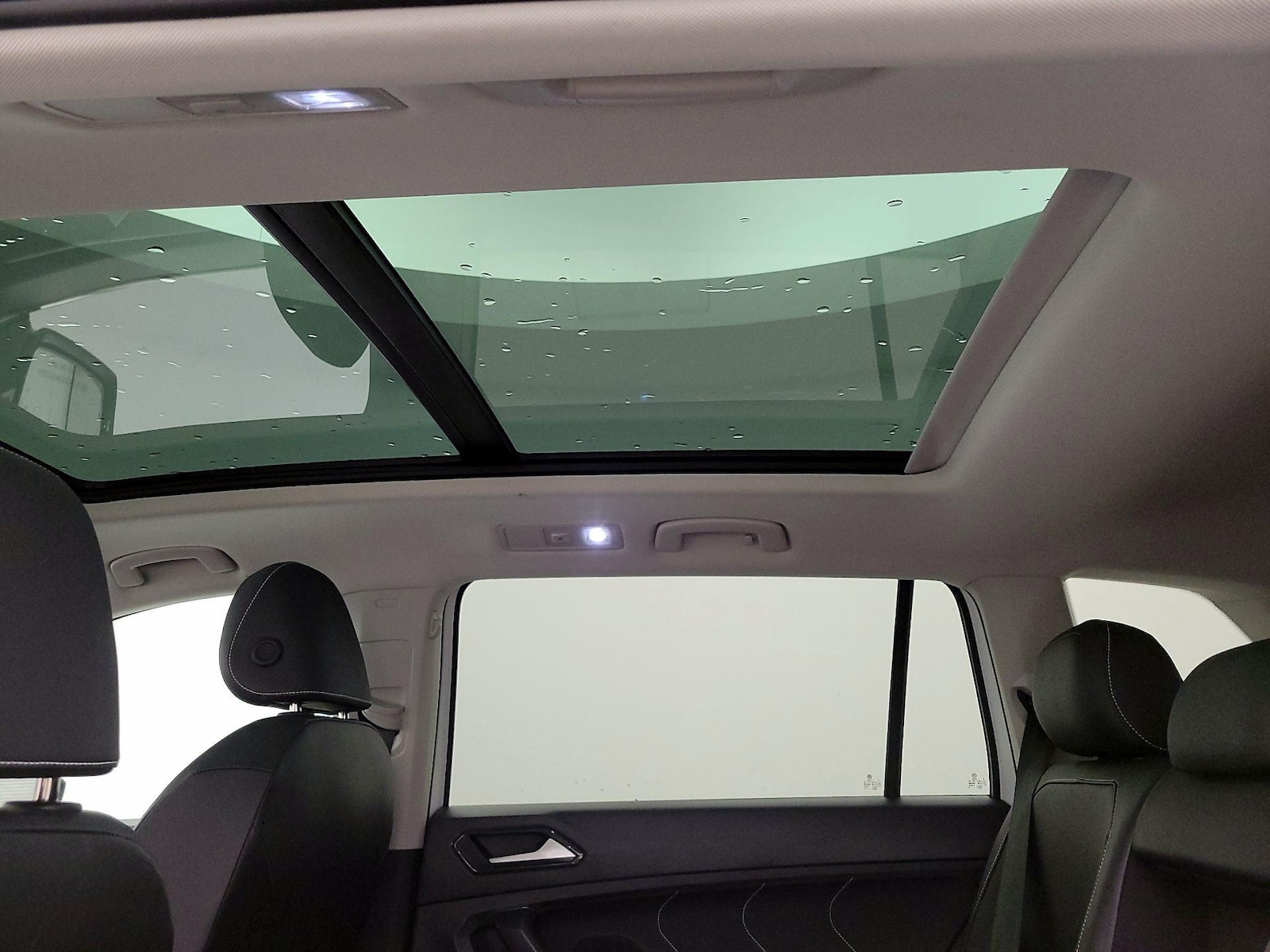 2023 Volkswagen Tiguan SE - Photo 25