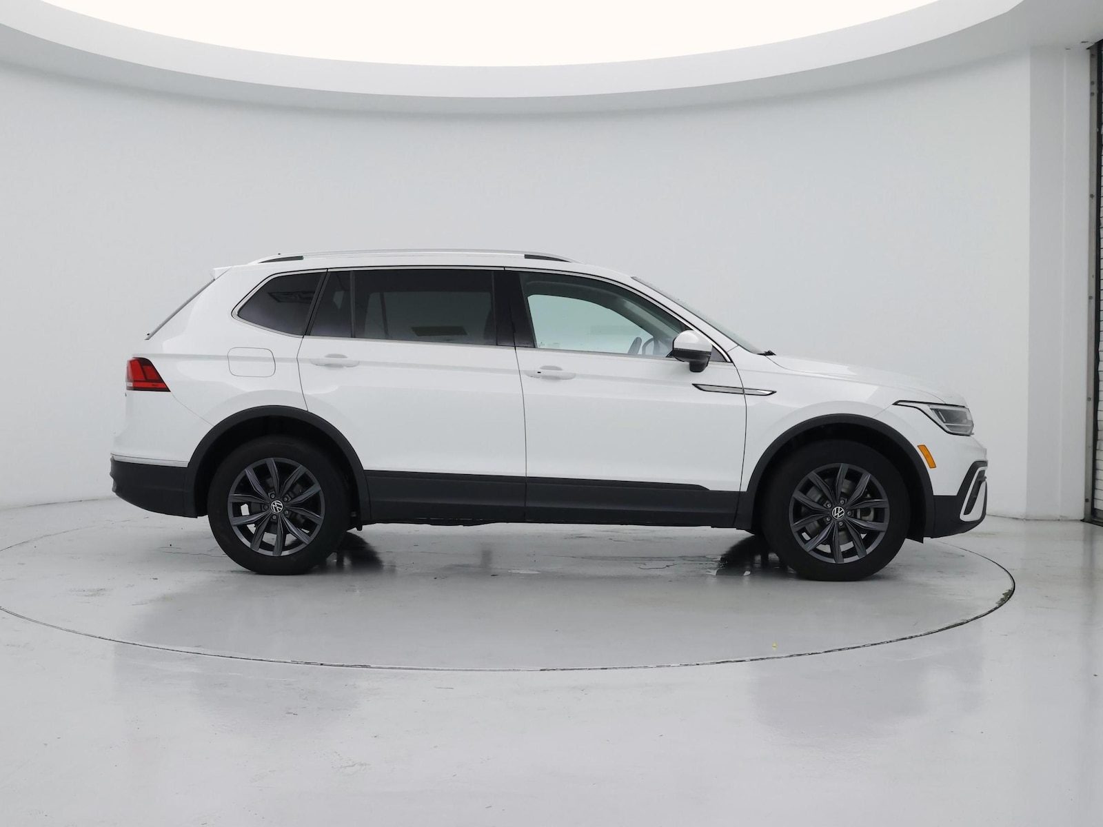 2023 Volkswagen Tiguan SE - Photo 8