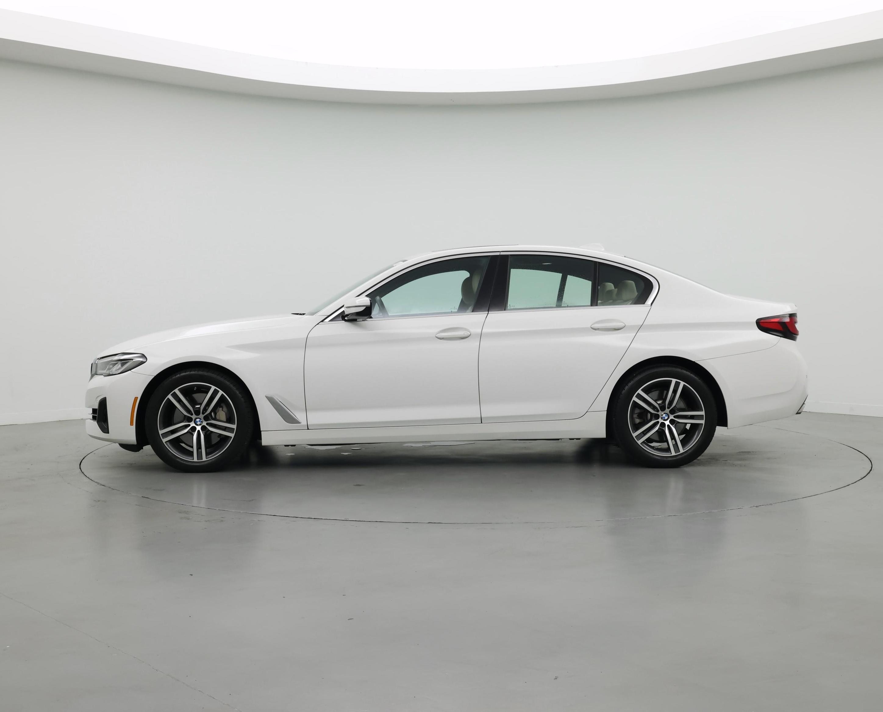 Thumbnail: 2023 BMW 5 Series - 3