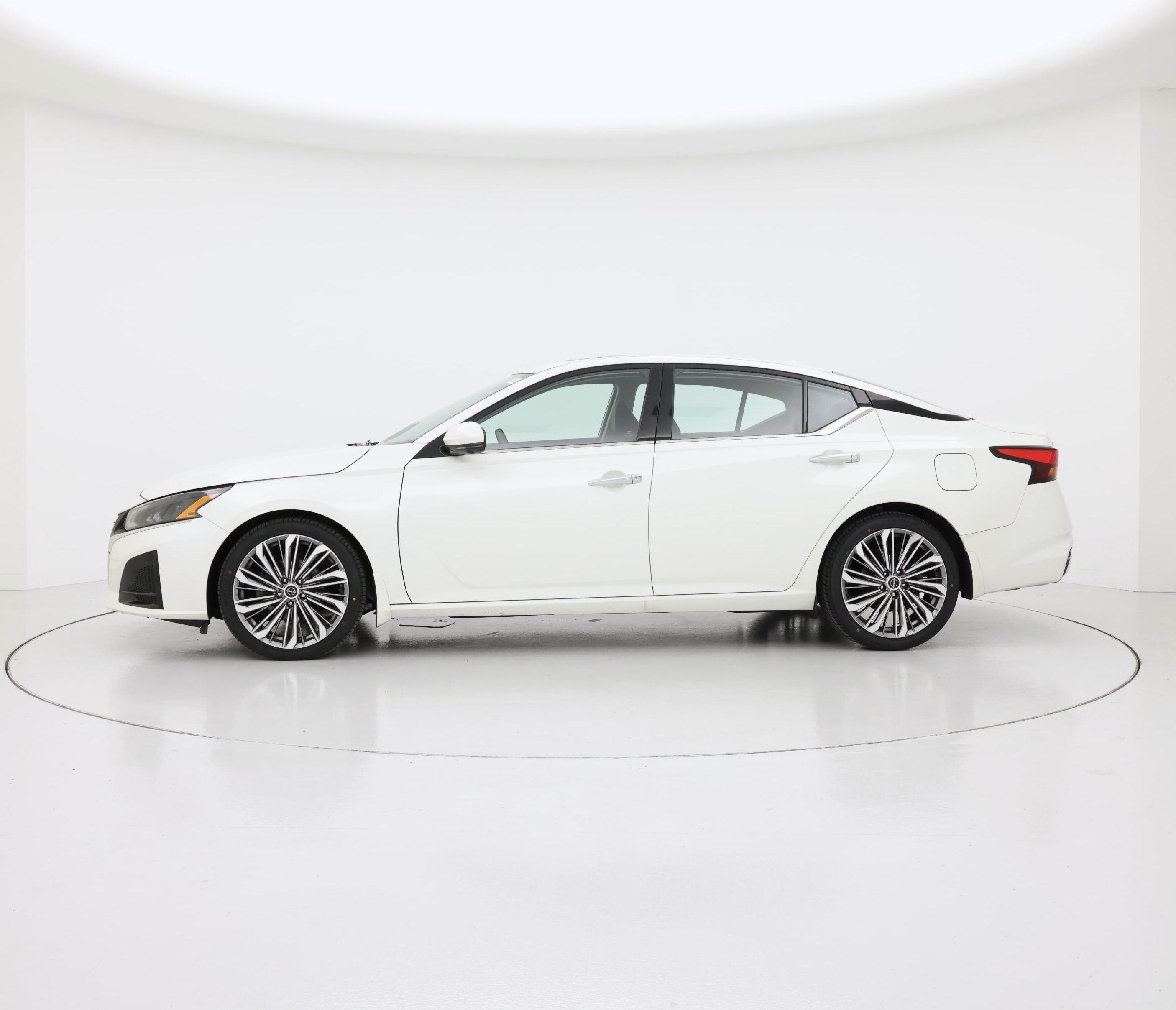 Thumbnail: 2023 Nissan Altima - 3