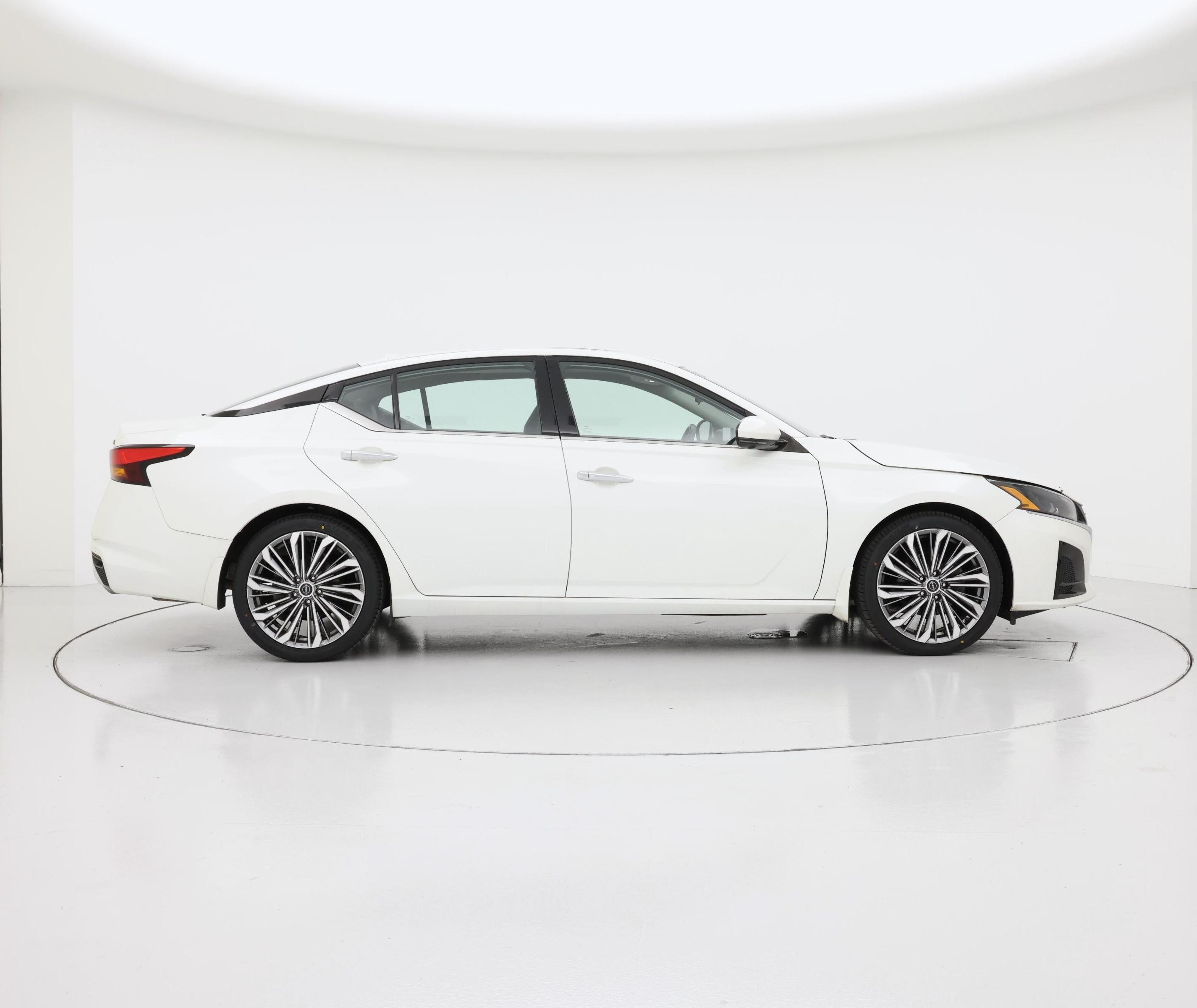 Thumbnail: 2023 Nissan Altima - 7