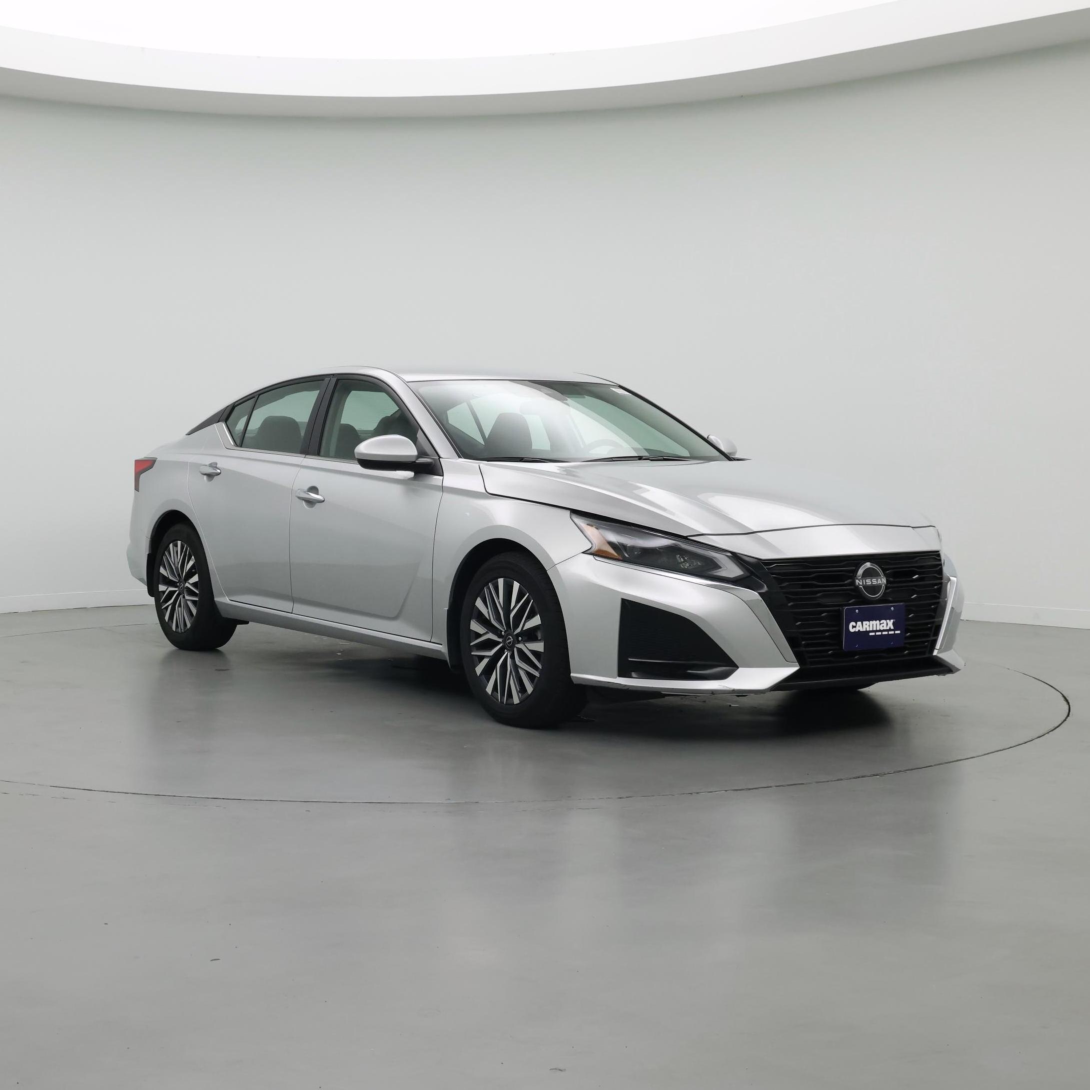 Silver 2023 Nissan Altima Sedan Front-Wheel Drive Automatic