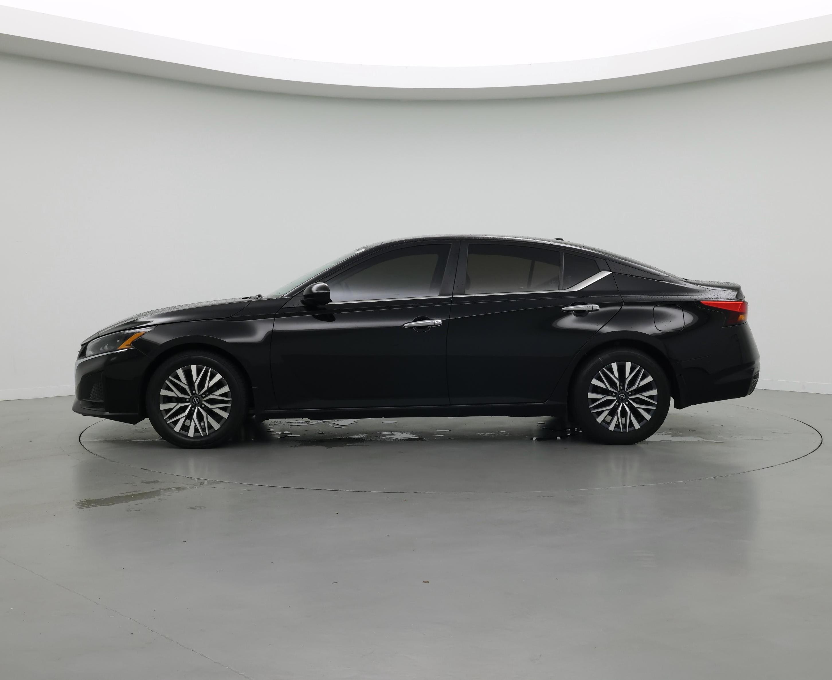 Thumbnail: 2023 Nissan Altima - 3