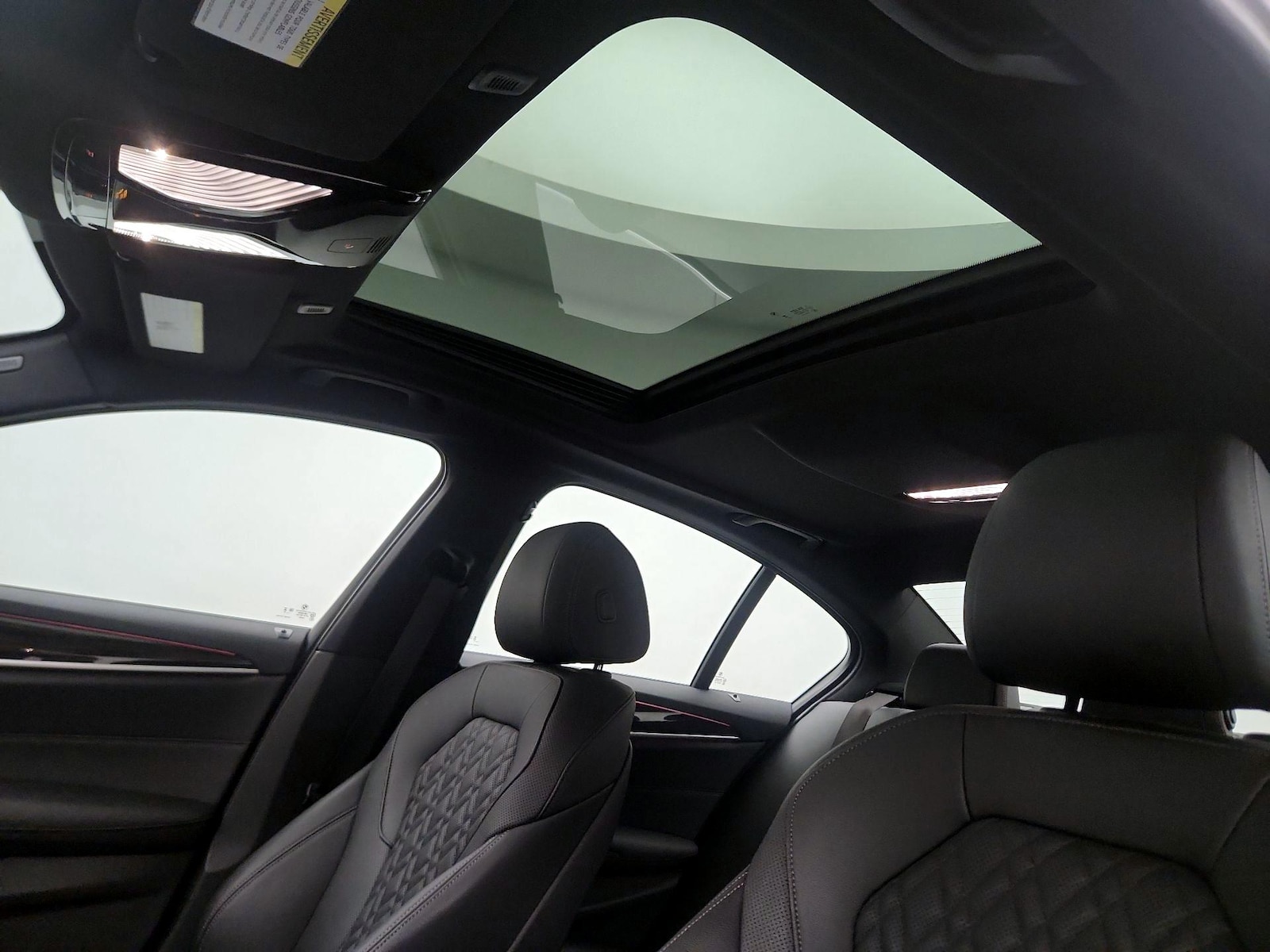 Sunroof(s) & Overhead Airbags