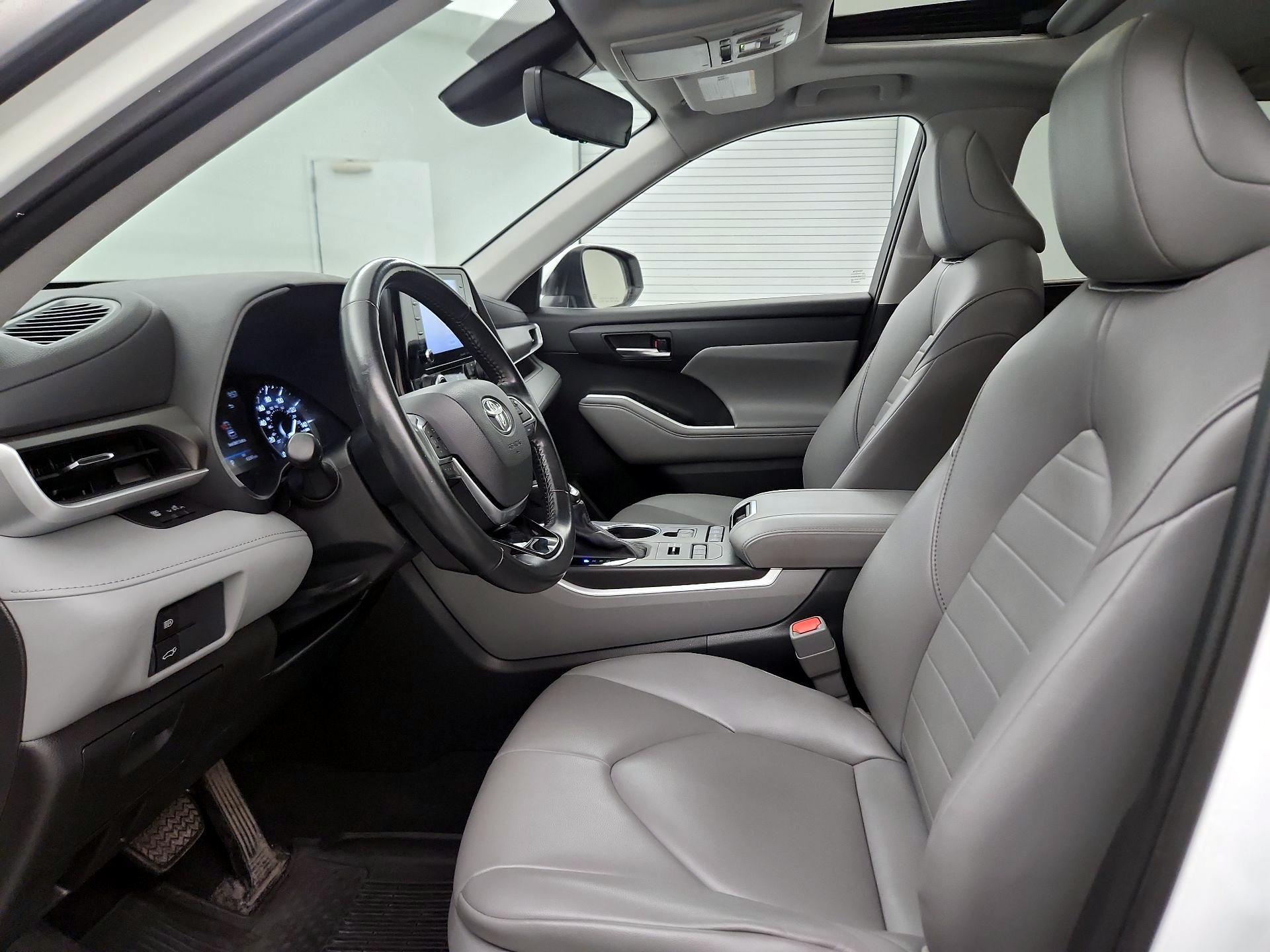 Thumbnail: 2021 Toyota Highlander - 11