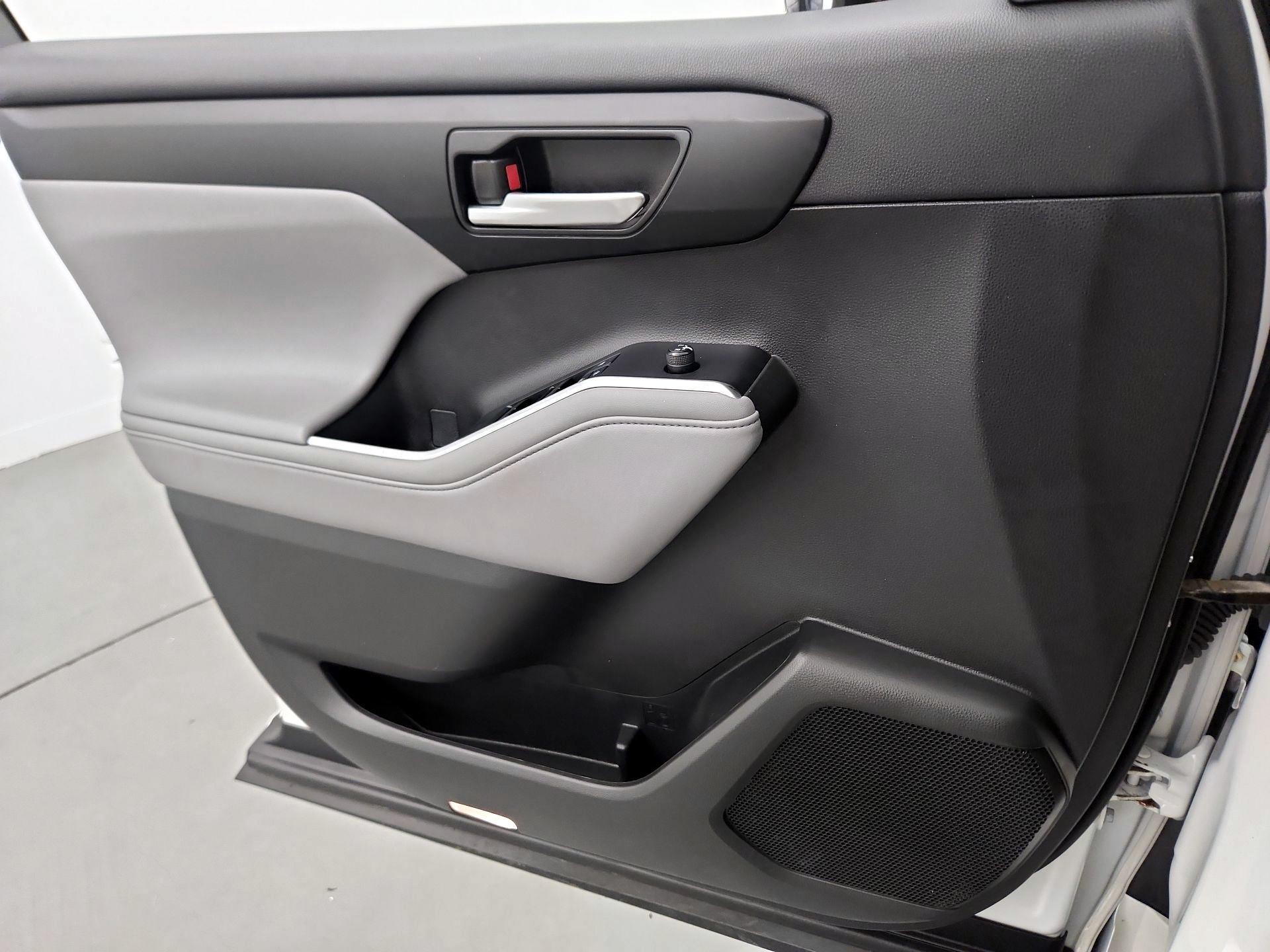 Thumbnail: 2021 Toyota Highlander - 12