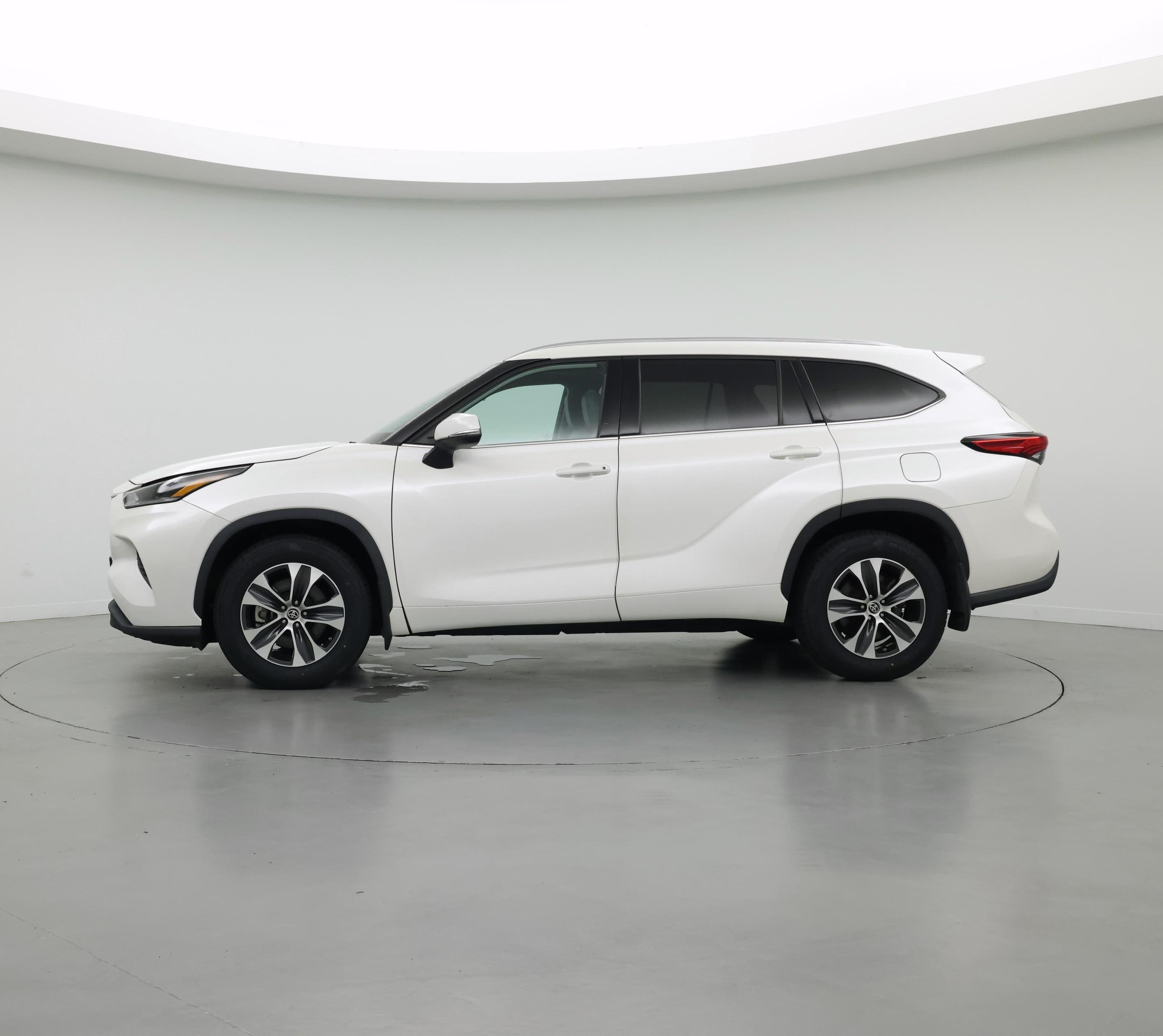 Thumbnail: 2021 Toyota Highlander - 3