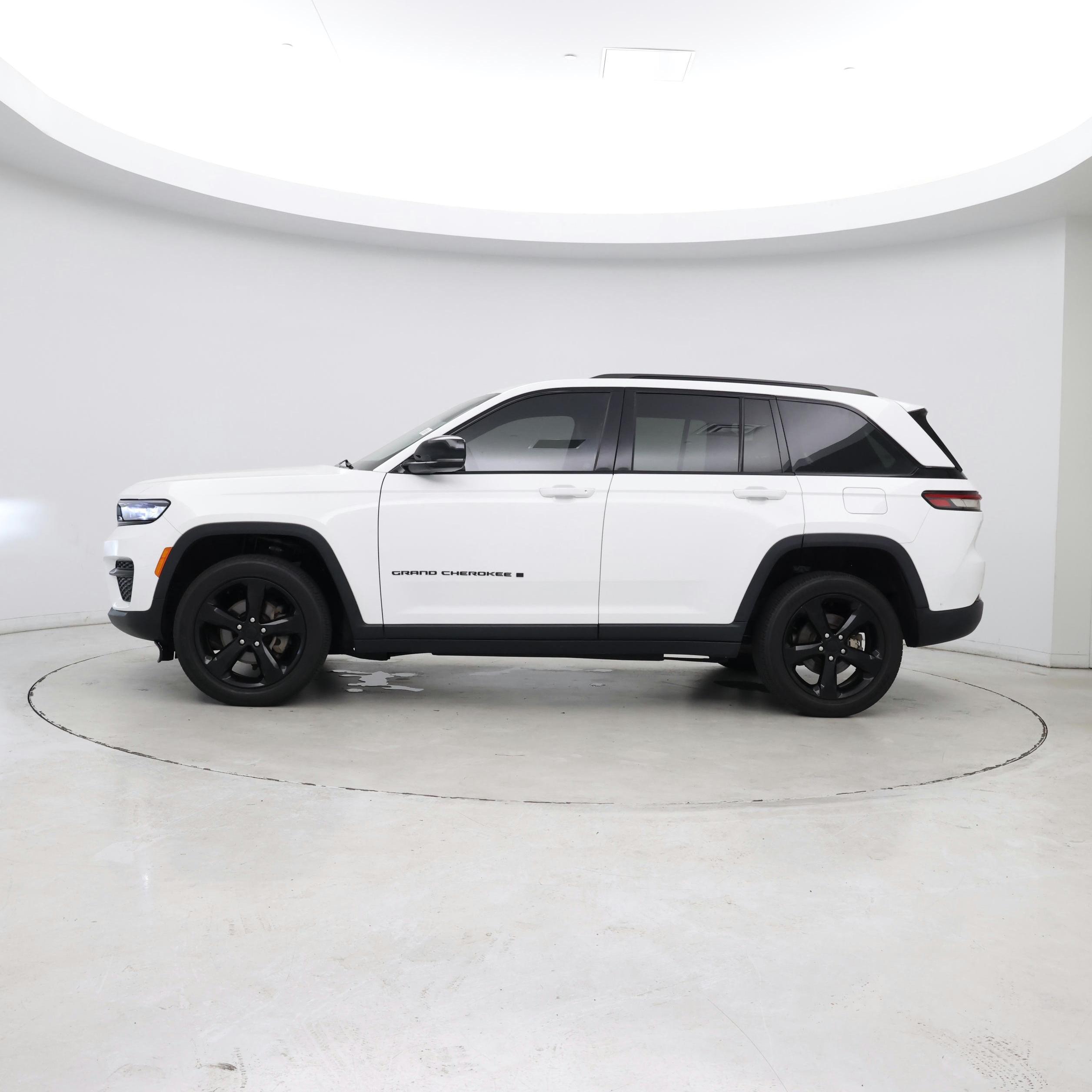 Thumbnail: 2023 Jeep Grand Cherokee - 3