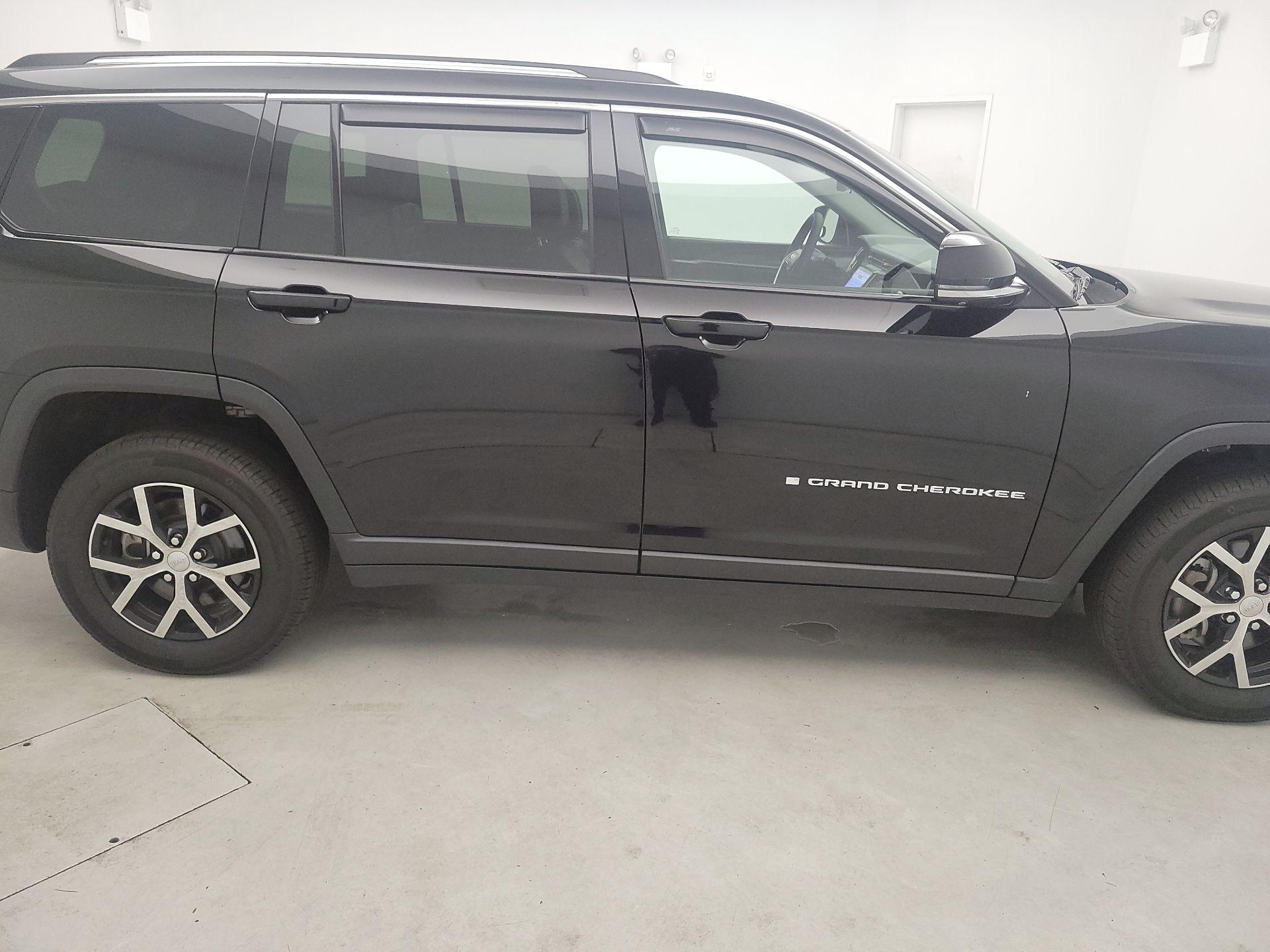 Thumbnail: 2023 Jeep Grand Cherokee L - 4