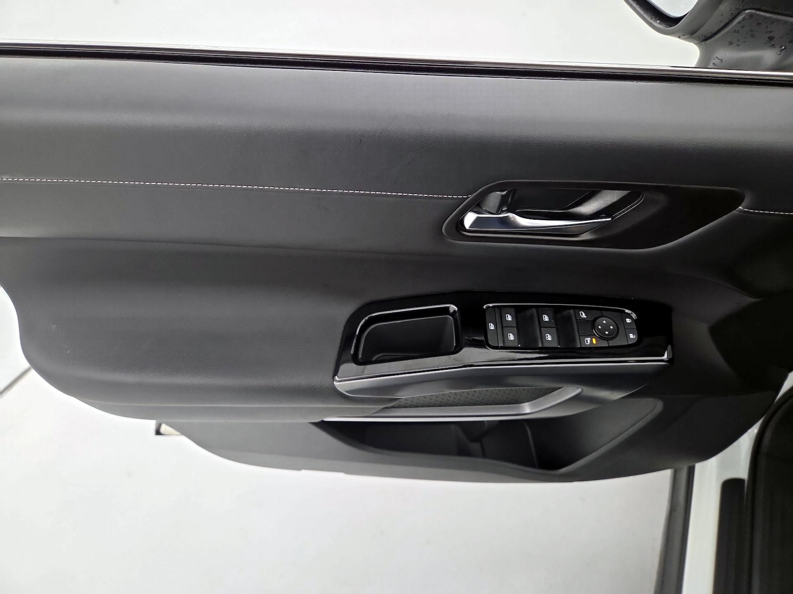 2024 Nissan Pathfinder SL - Photo 13