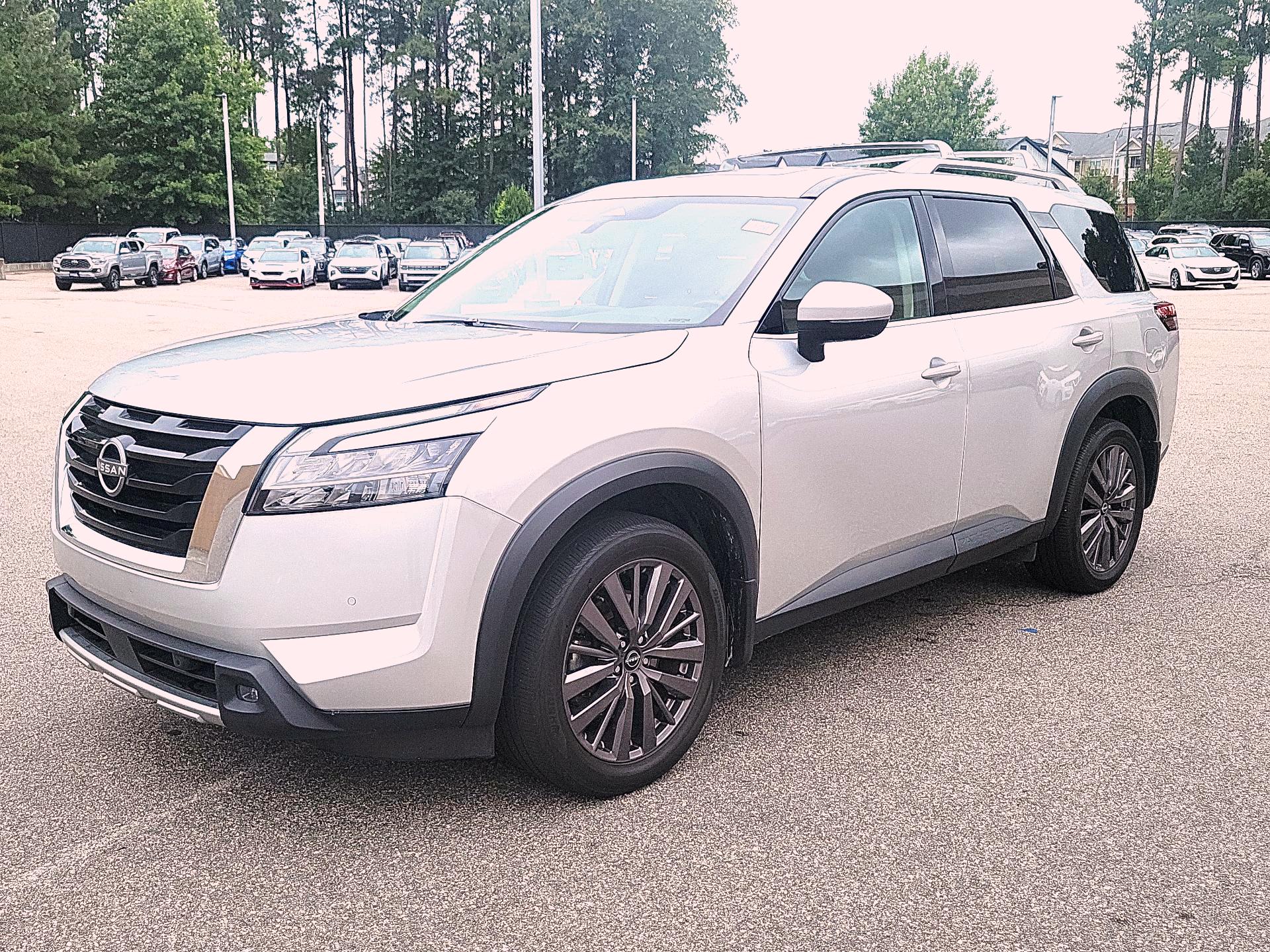 Thumbnail: 2023 Nissan Pathfinder - 3