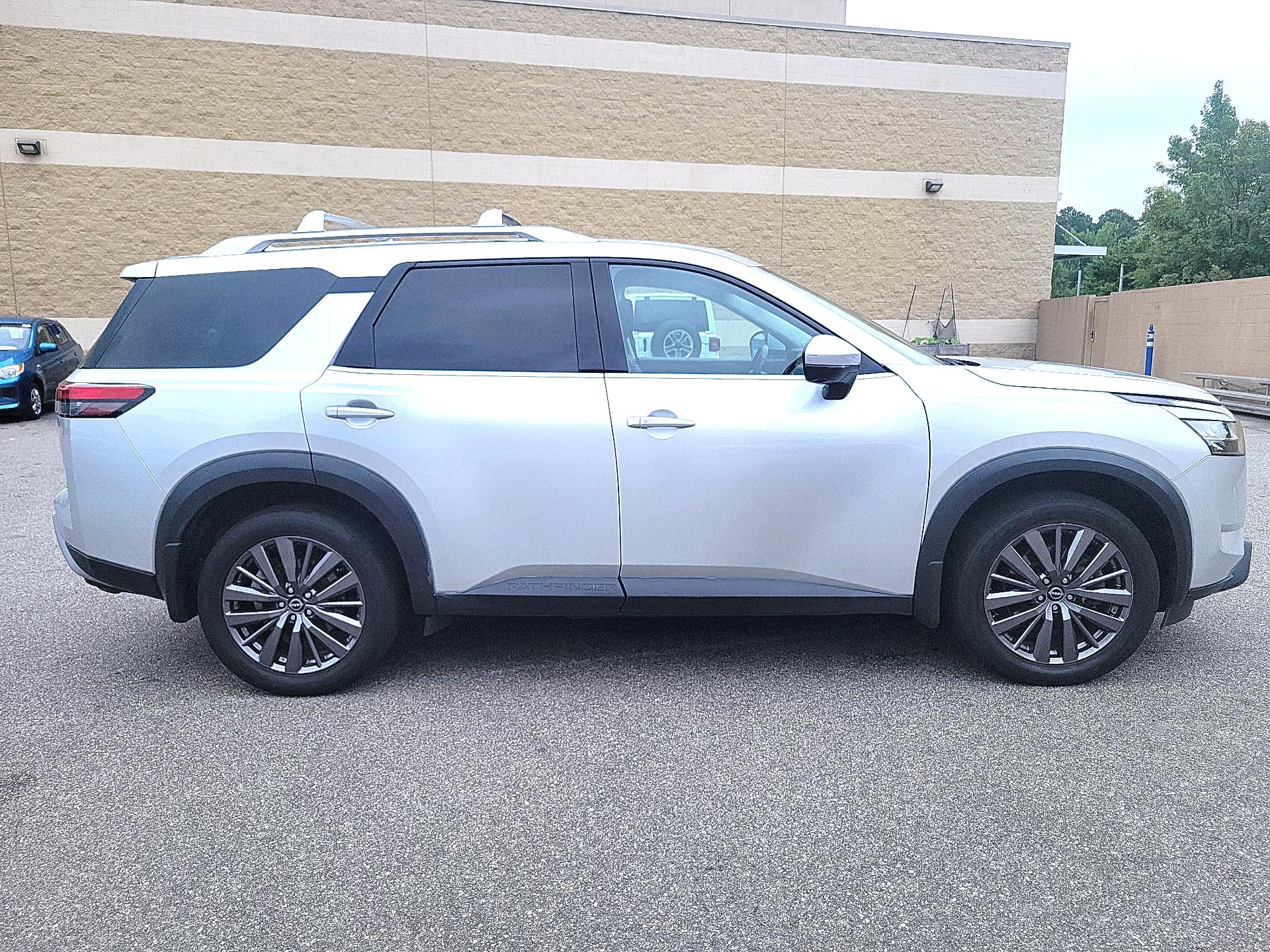 Thumbnail: 2023 Nissan Pathfinder - 4