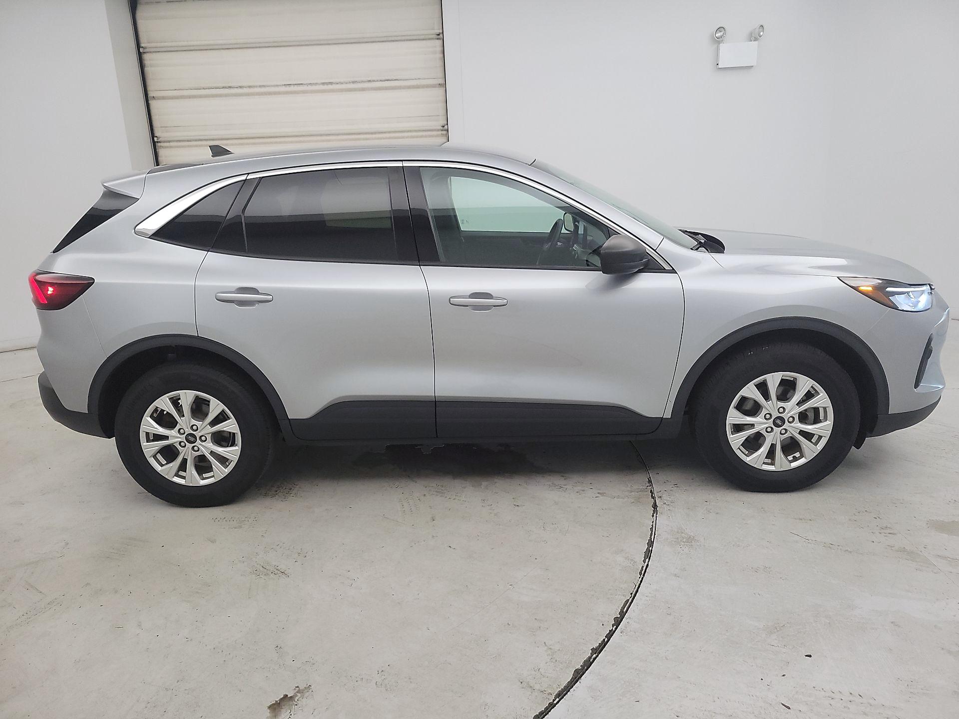 Thumbnail: 2023 Ford Escape - 4