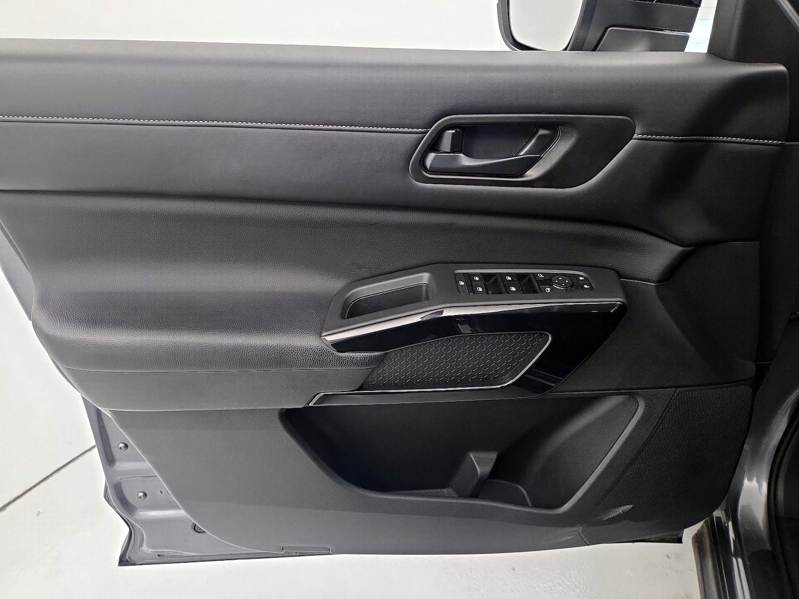 2023 Nissan Pathfinder S - Photo 13