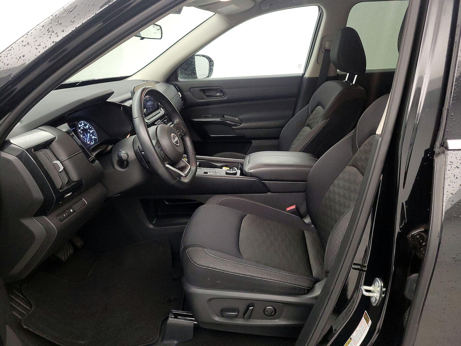 2024 Nissan Pathfinder SV - Photo 10