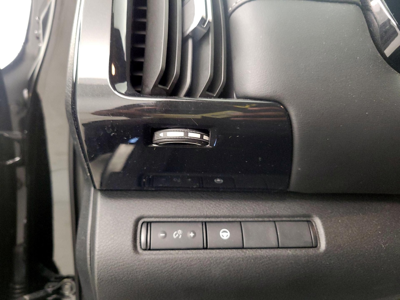 2024 Nissan Pathfinder SV - Photo 12