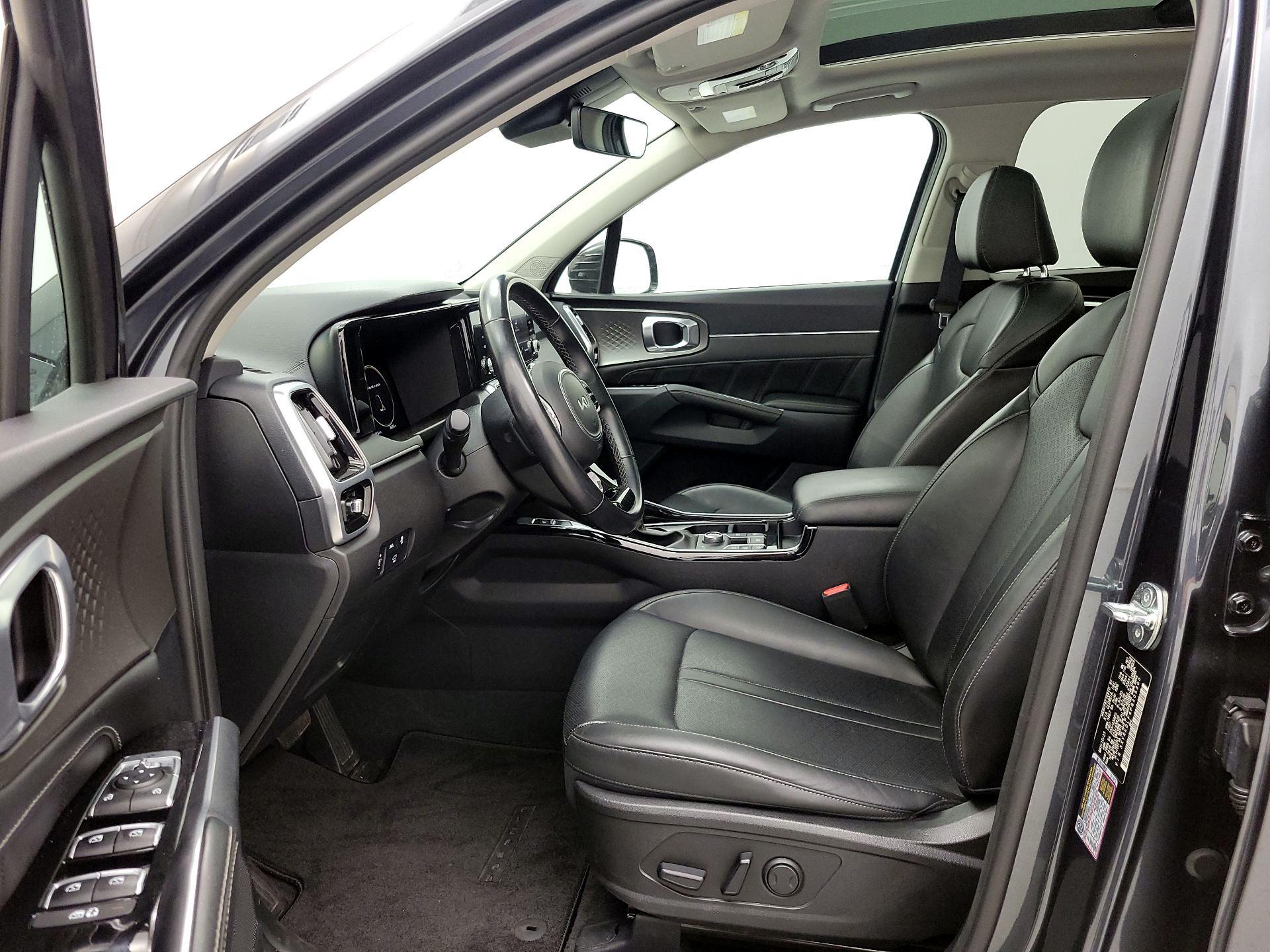Thumbnail: 2023 Kia Sorento - 11