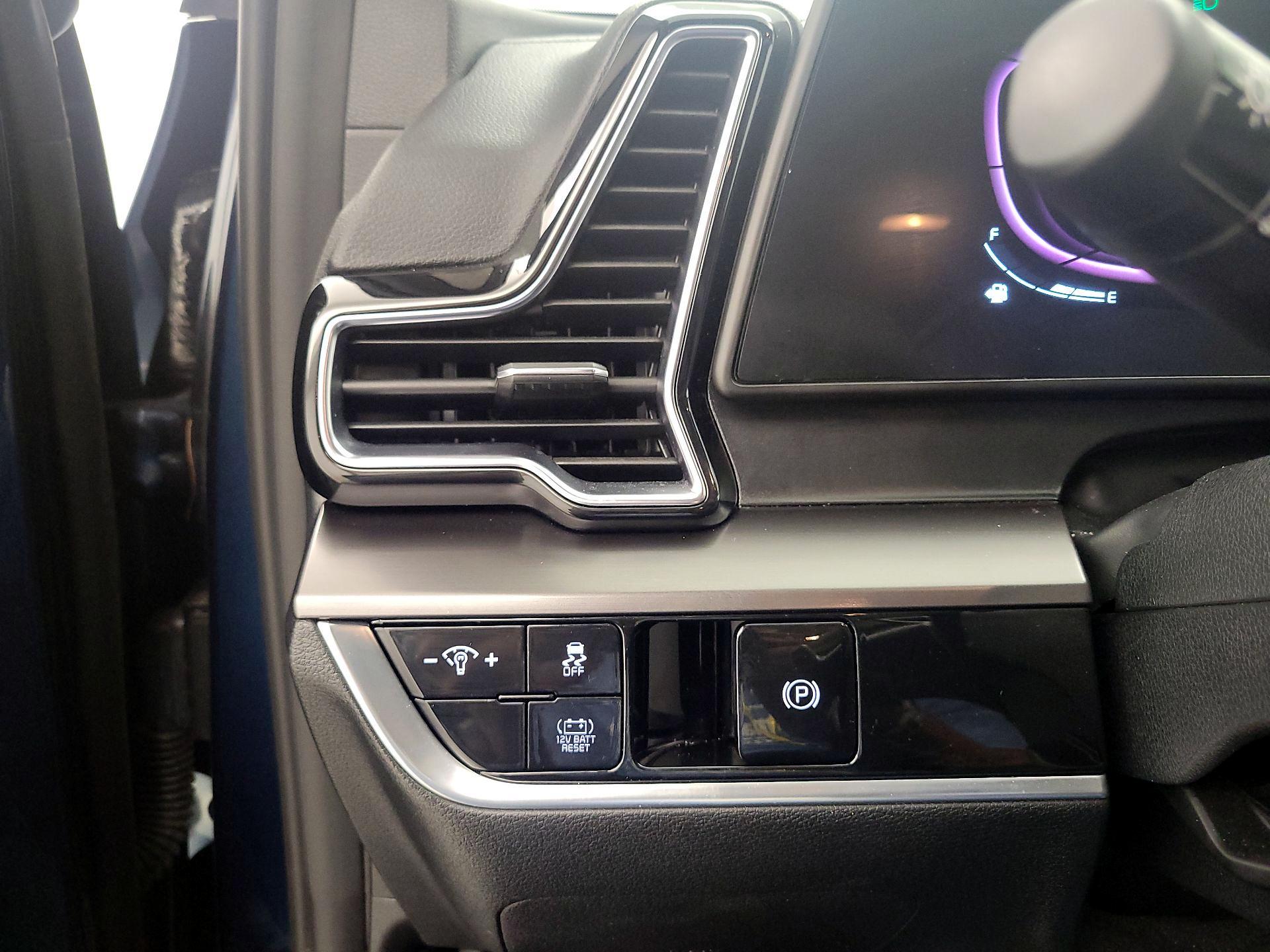 Thumbnail: 2023 Kia Sportage - 11