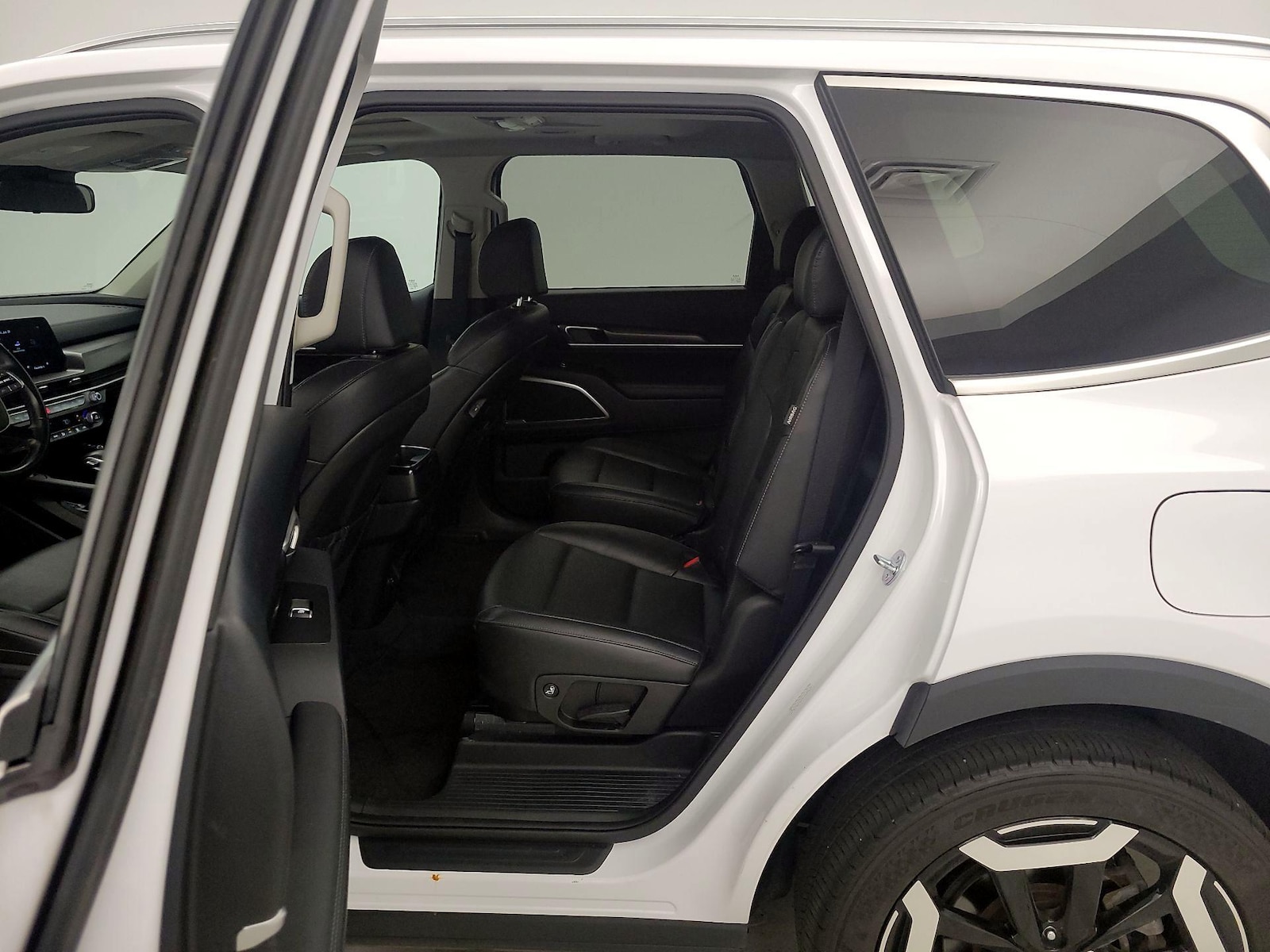2023 Kia Telluride S - Photo 18