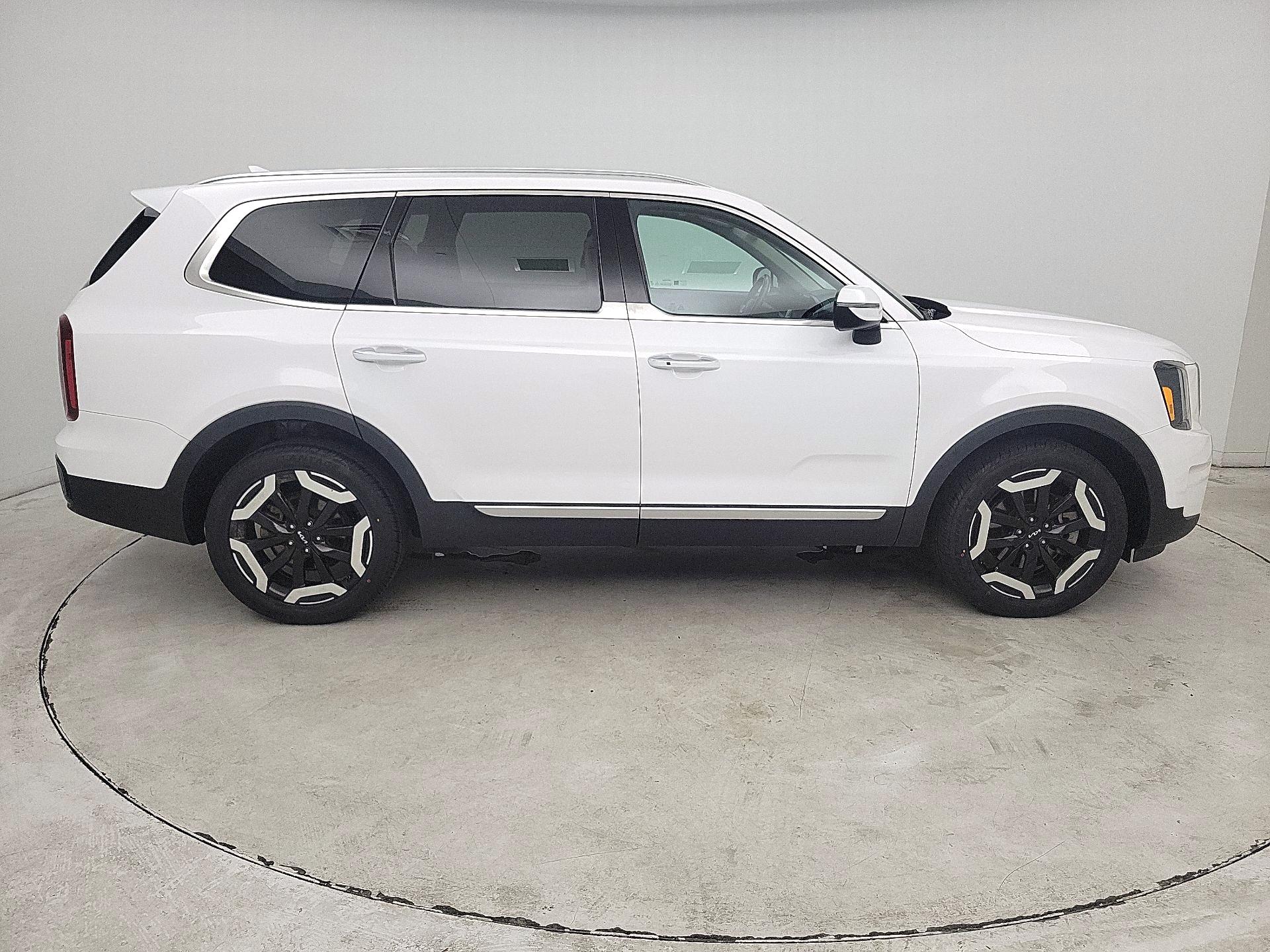 Thumbnail: 2024 Kia Telluride - 4