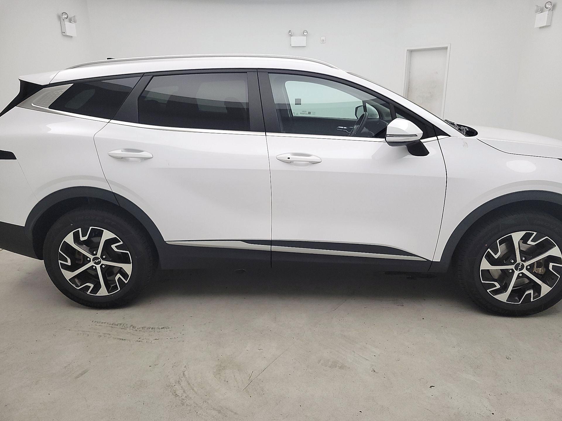 Thumbnail: 2023 Kia Sportage - 4