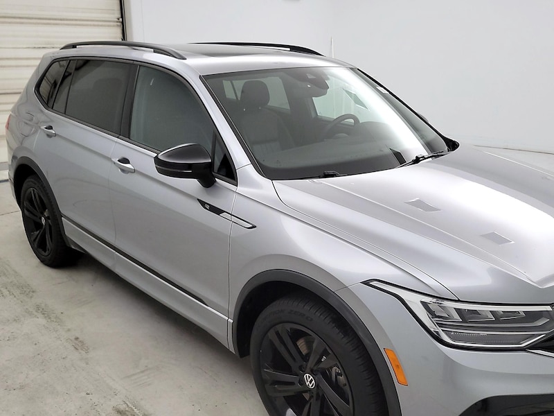 2023 Volkswagen Tiguan SE R-Line Black