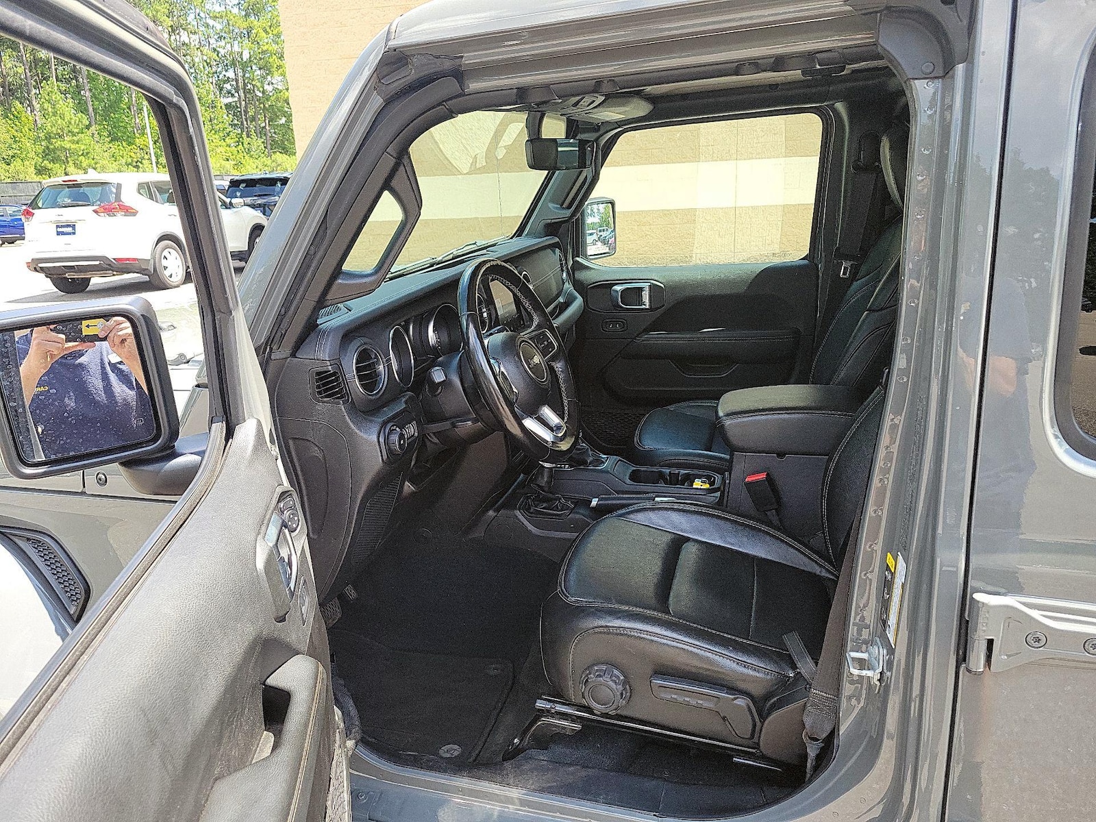 2022 Jeep Wrangler Unlimited Sahara - Photo 10