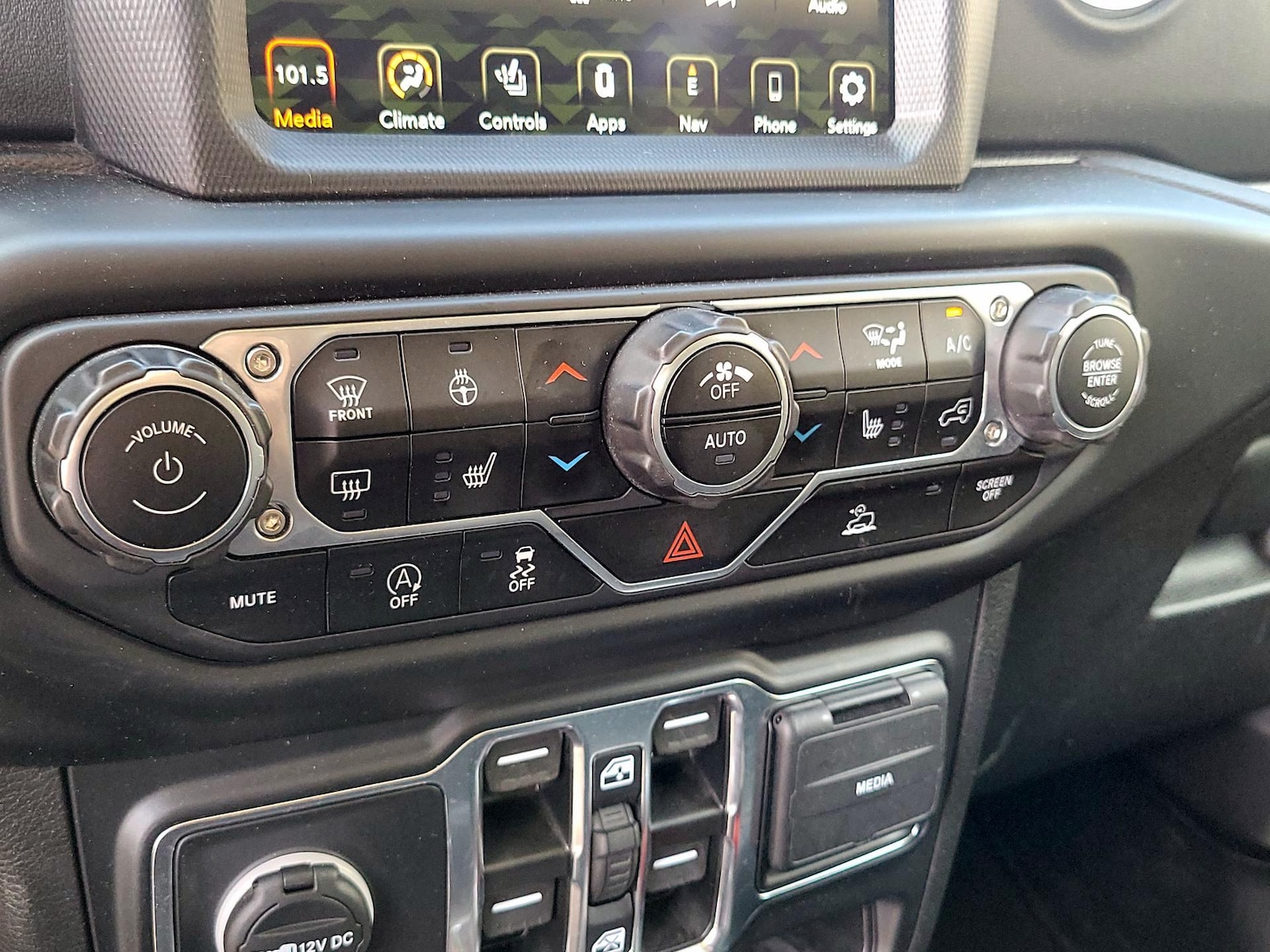 2022 Jeep Wrangler Unlimited Sahara - Photo 15