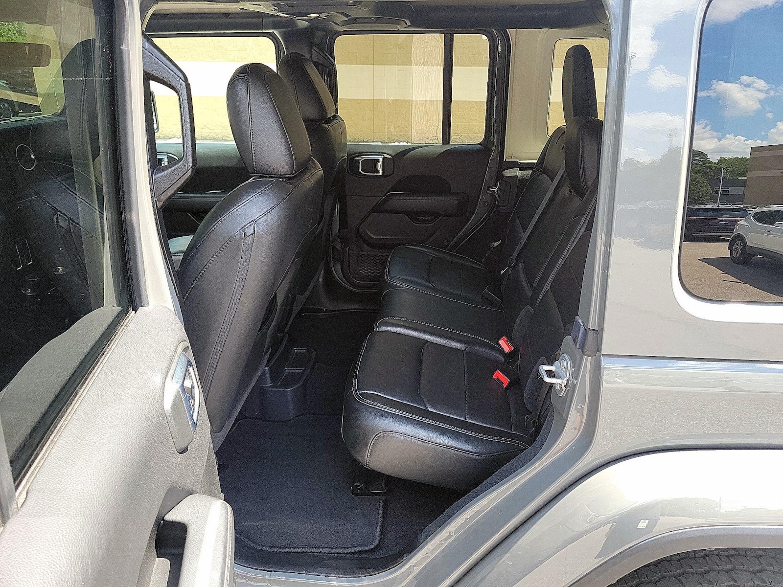 2022 Jeep Wrangler Unlimited Sahara - Photo 18