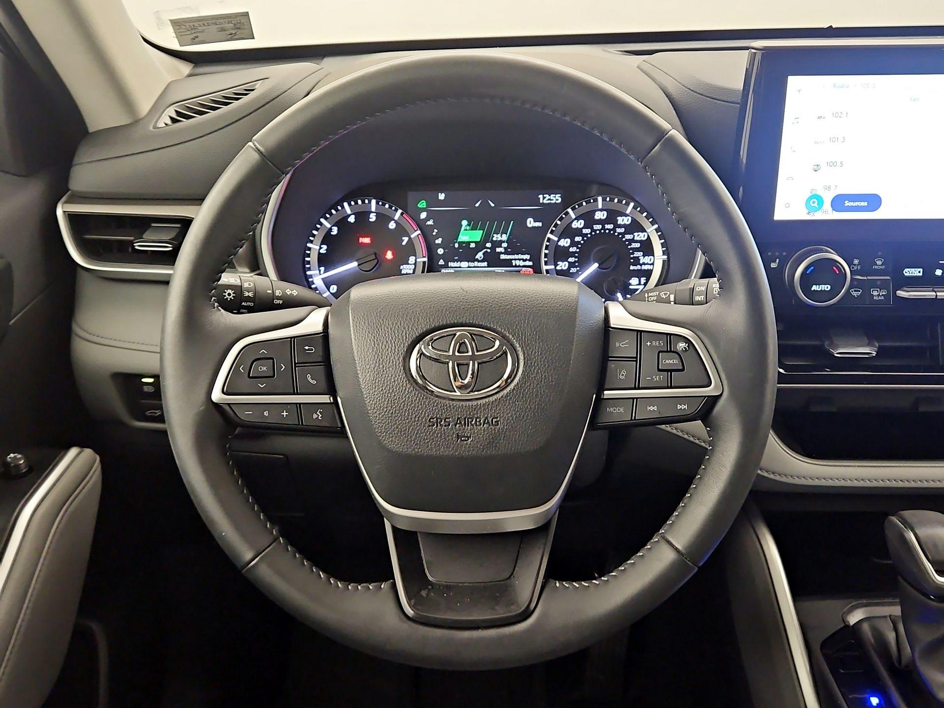 Thumbnail: 2025 Toyota Highlander - 10