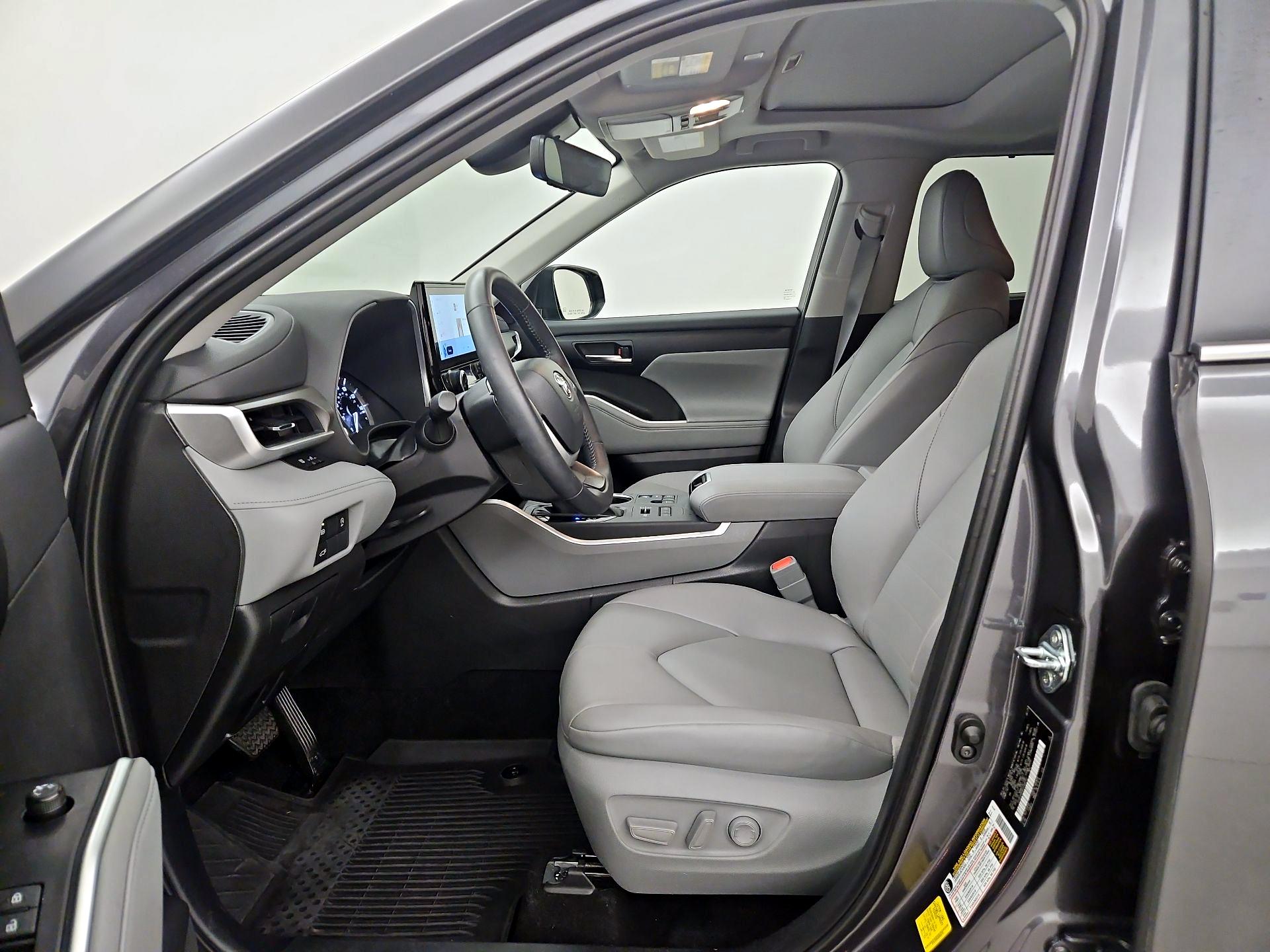 Thumbnail: 2025 Toyota Highlander - 11