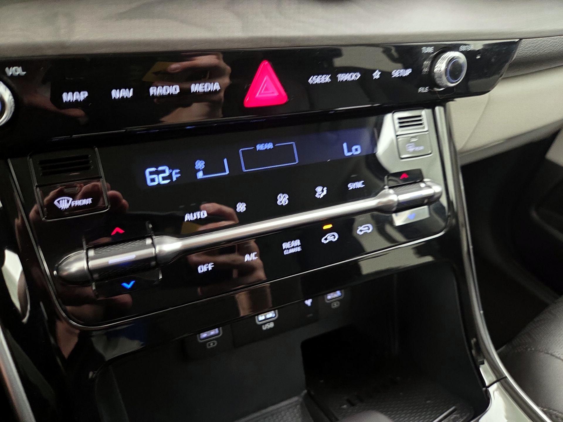 Thumbnail: 2024 Kia Carnival - 17