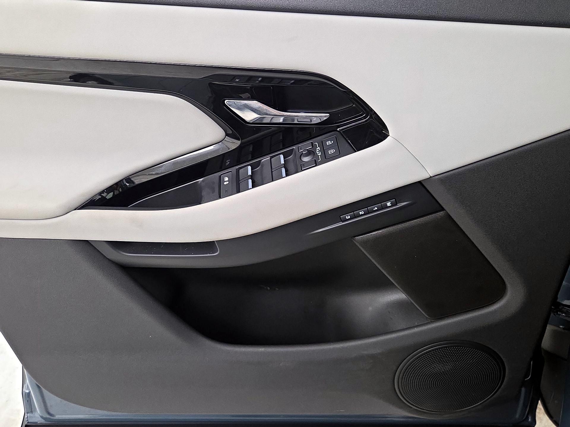 Thumbnail: 2024 Land Rover Range Rover Evoque - 12