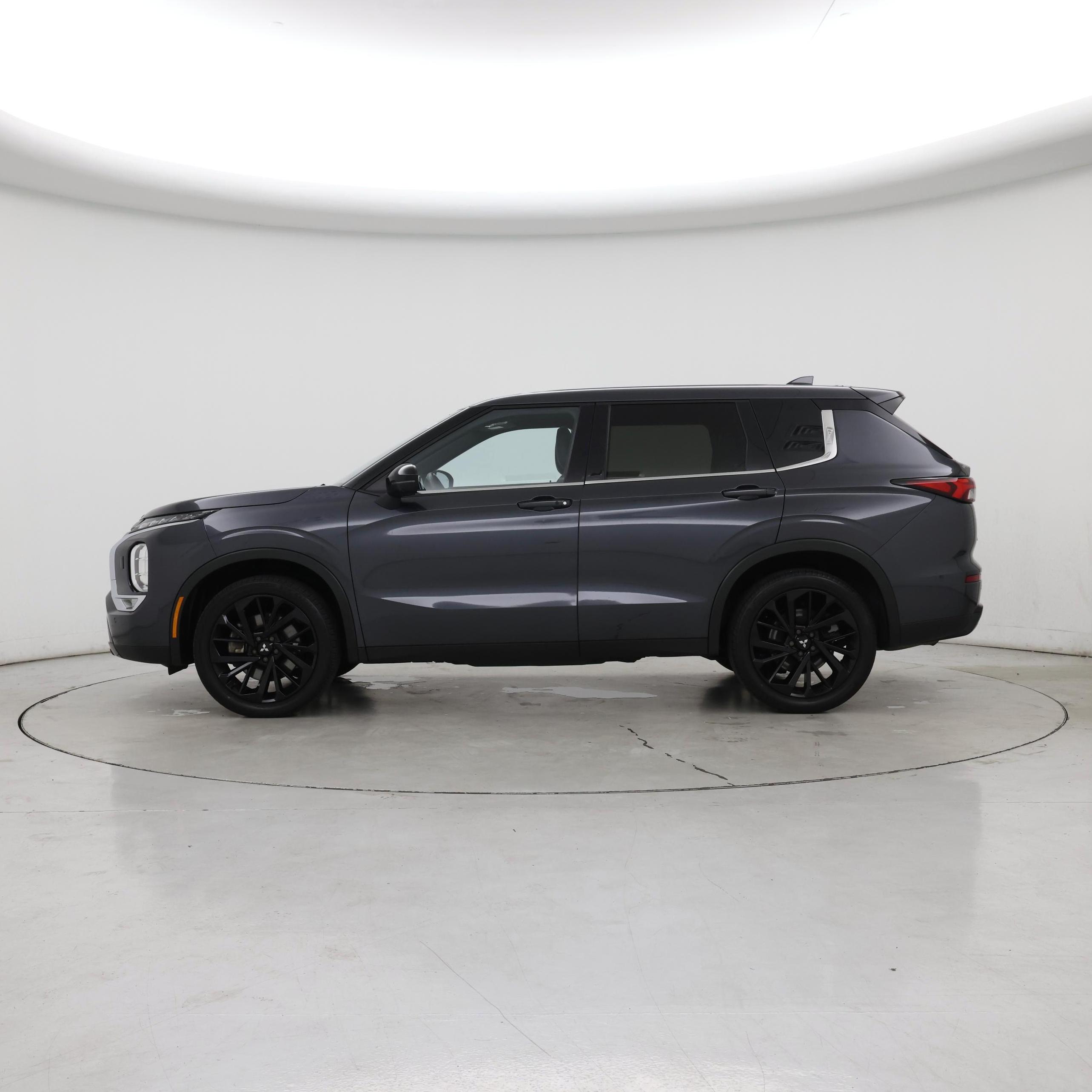 Thumbnail: 2024 Mitsubishi Outlander - 3