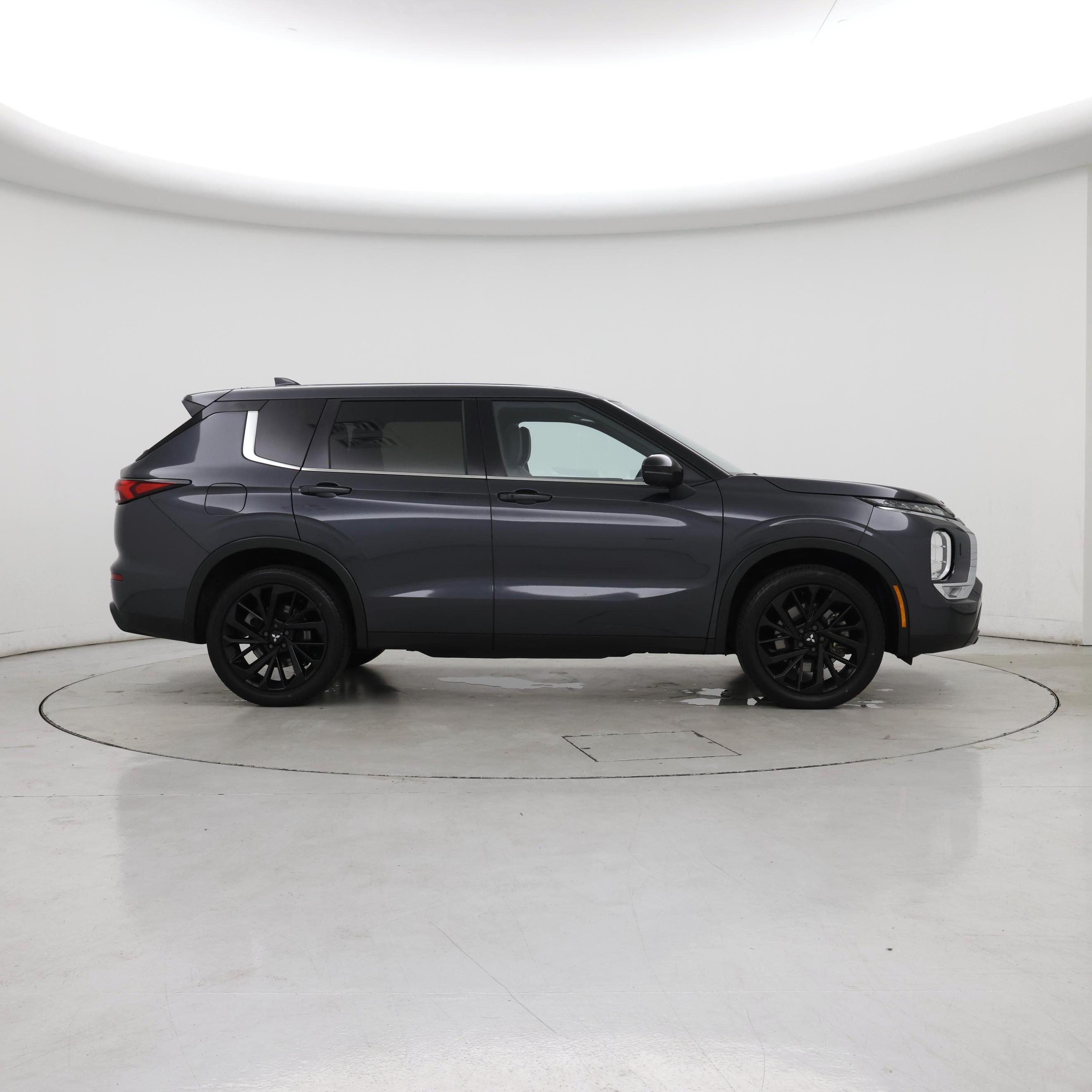 Thumbnail: 2024 Mitsubishi Outlander - 7