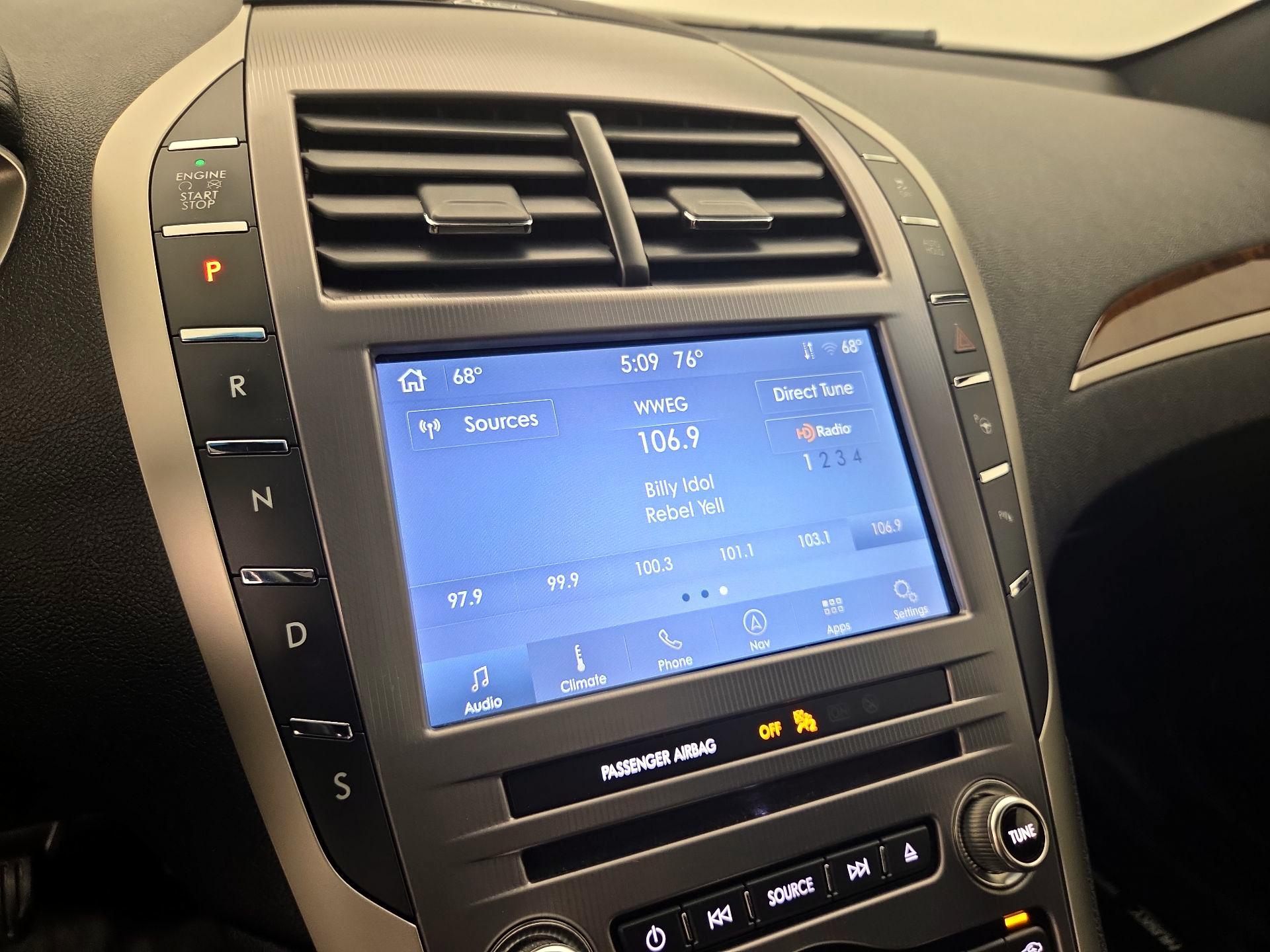 Thumbnail: 2020 Lincoln MKZ - 16