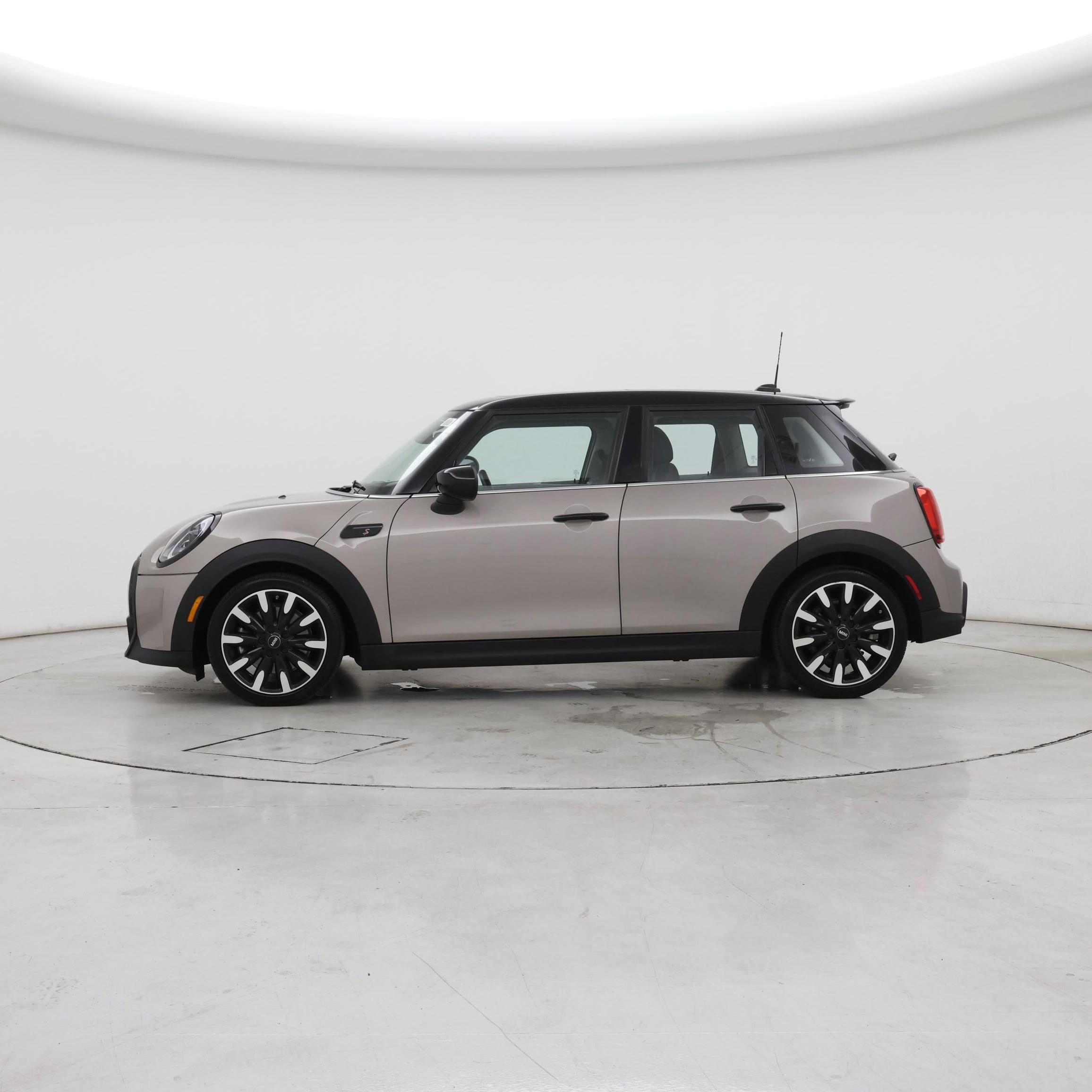 Thumbnail: 2022 MINI Cooper Hardtop - 3