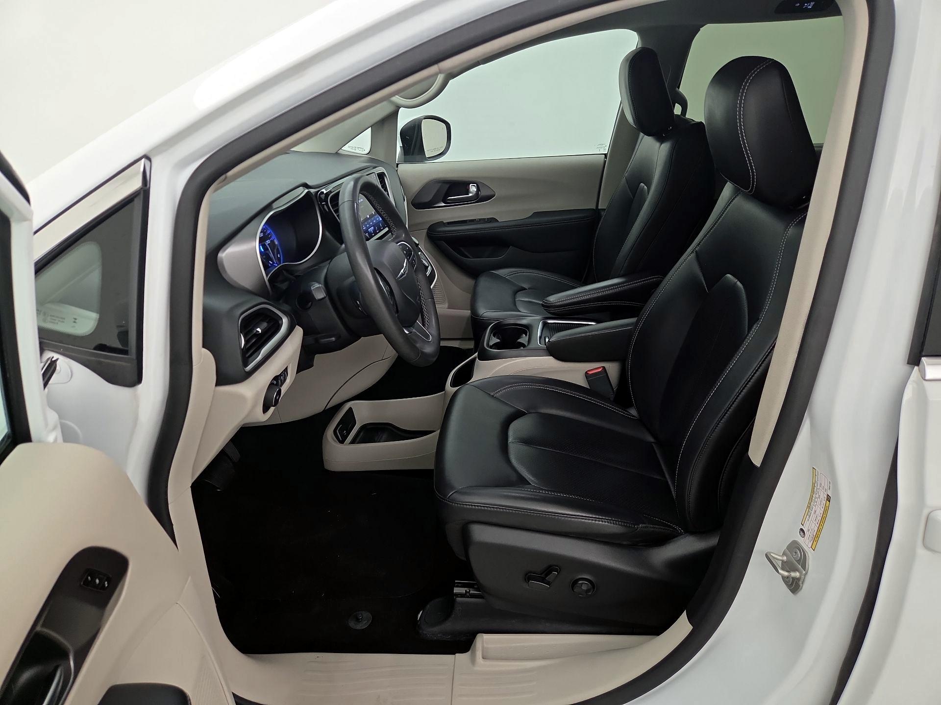 Thumbnail: 2023 Chrysler Pacifica - 11