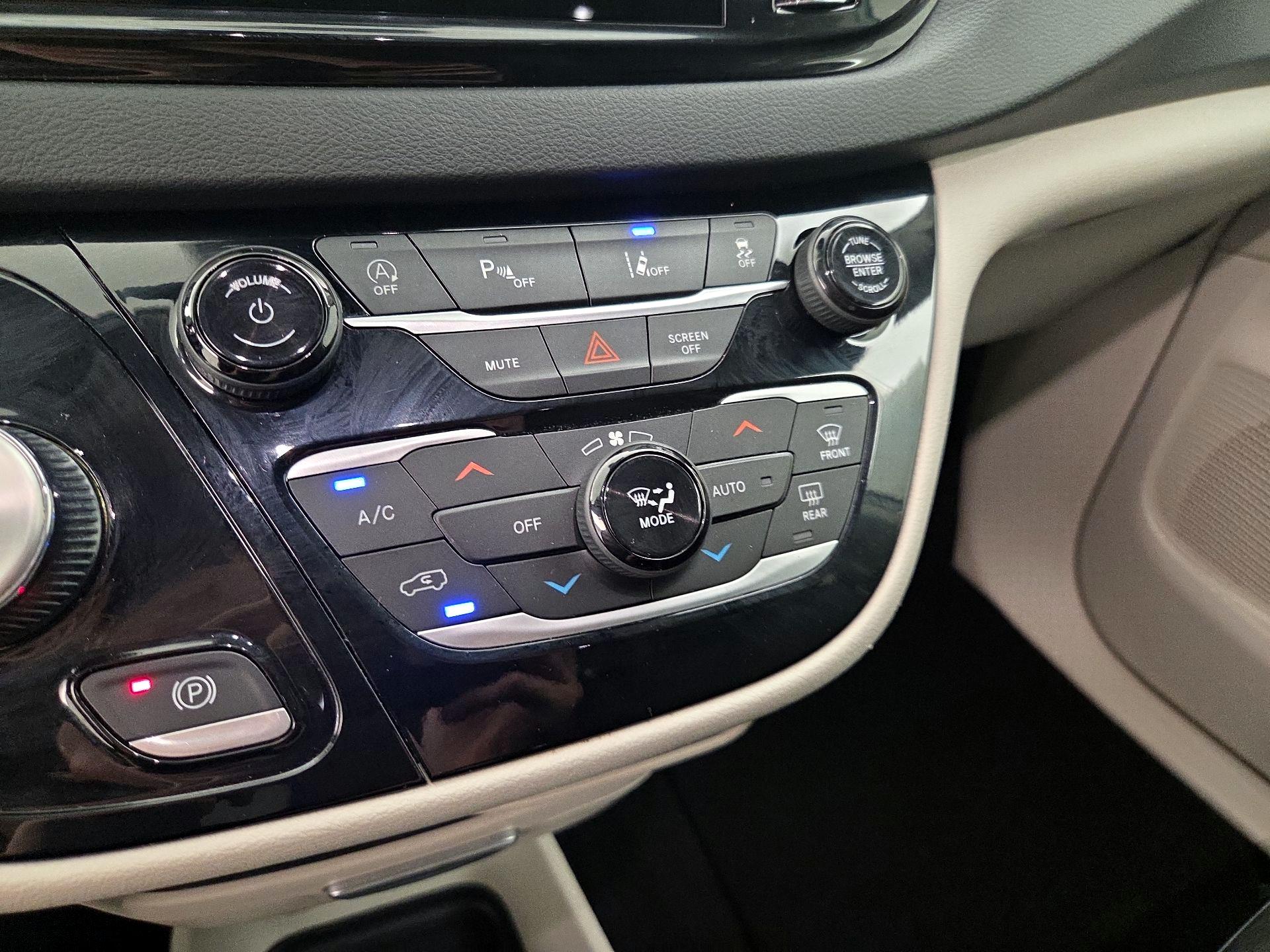 Thumbnail: 2023 Chrysler Pacifica - 16