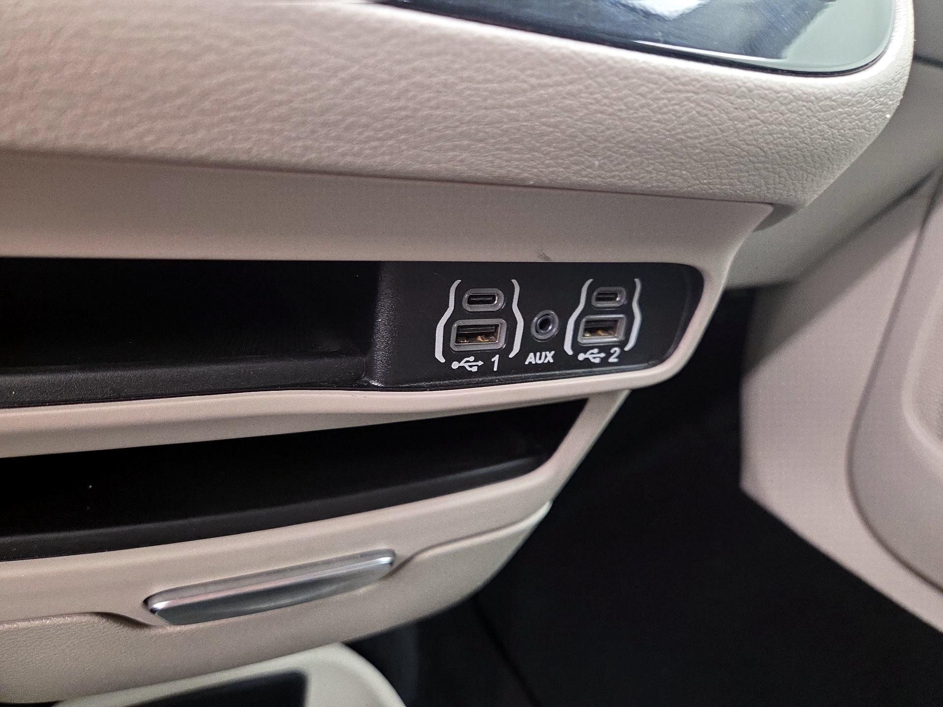 Thumbnail: 2023 Chrysler Pacifica - 18