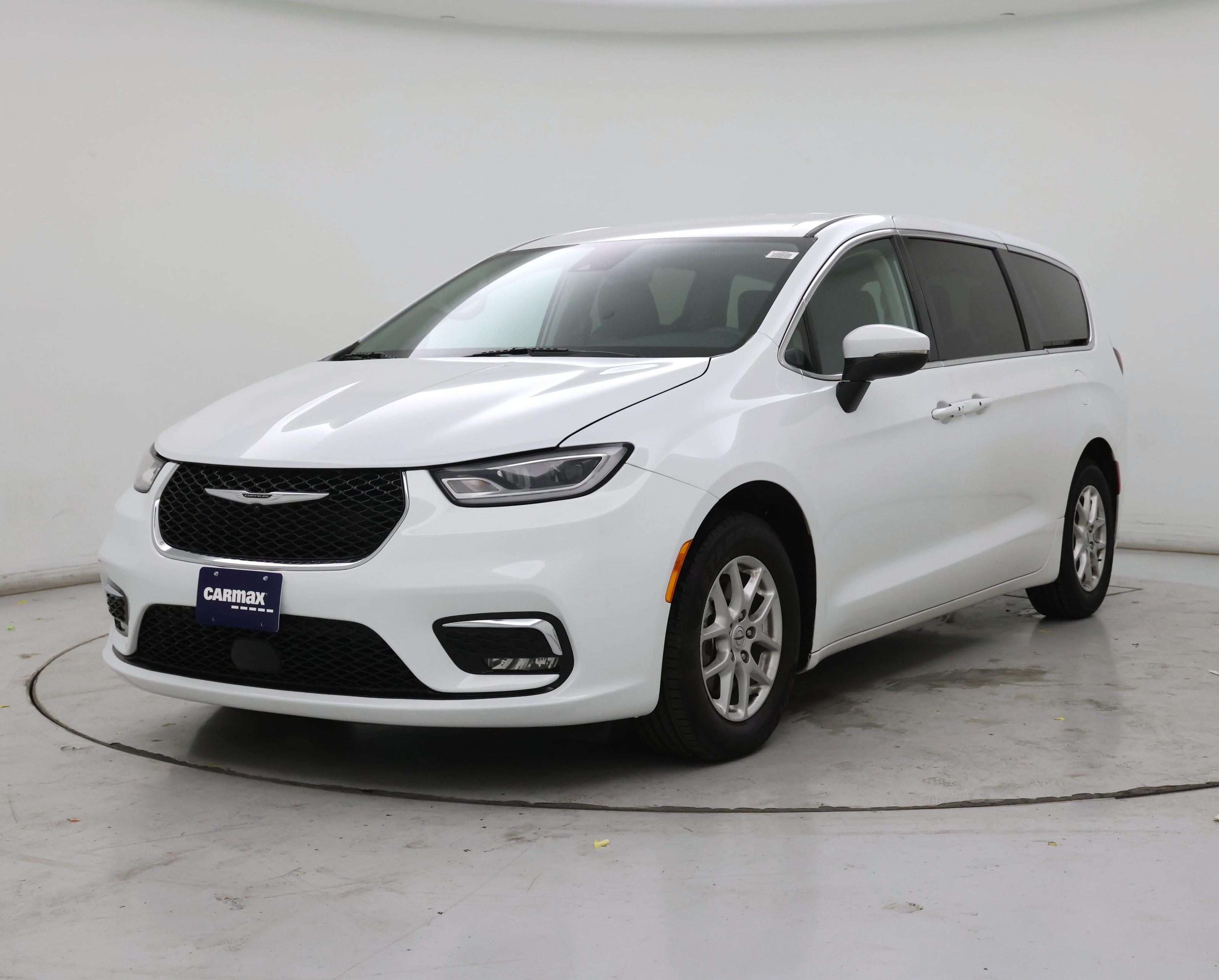 Thumbnail: 2023 Chrysler Pacifica - 4