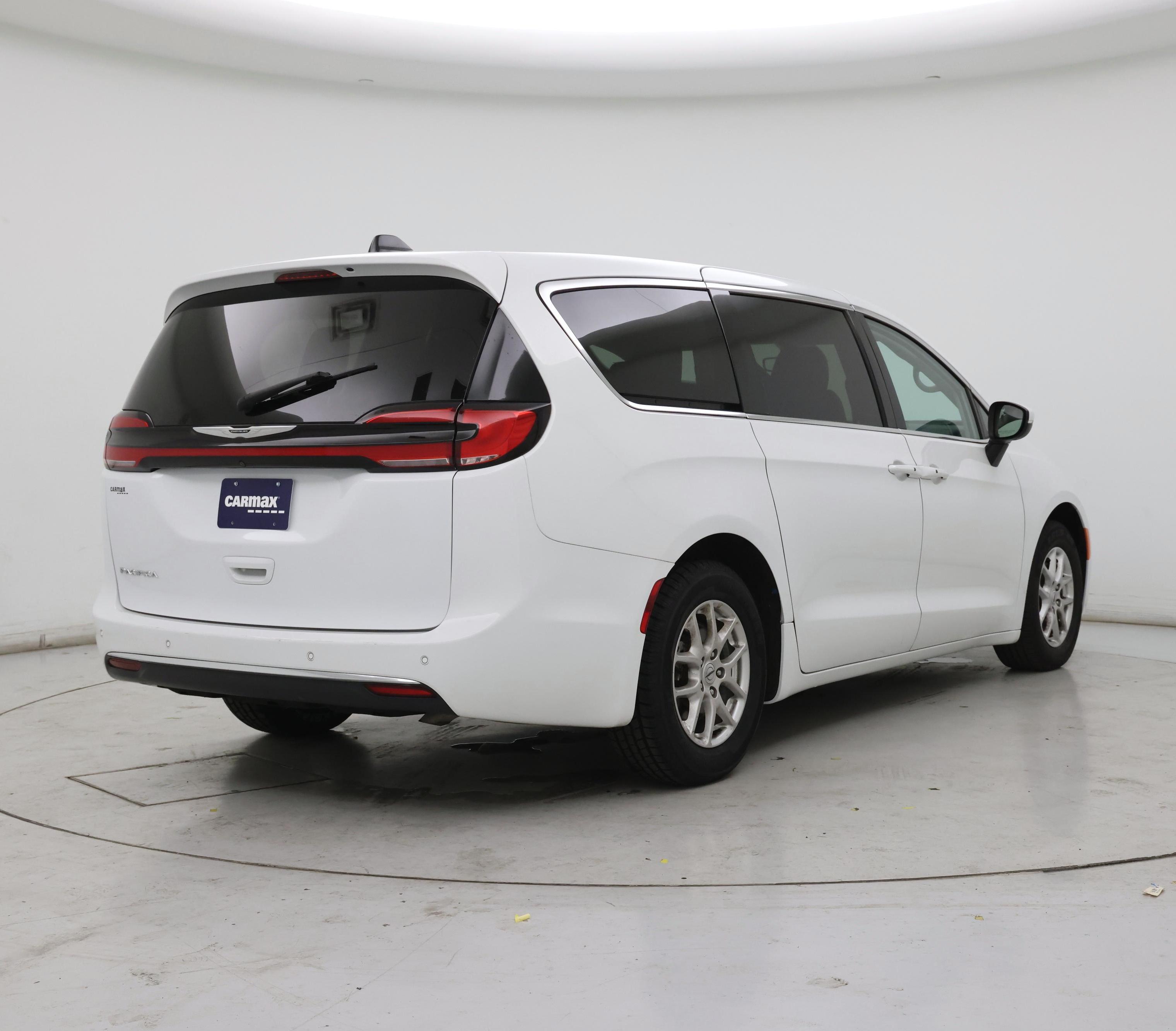 Thumbnail: 2023 Chrysler Pacifica - 8