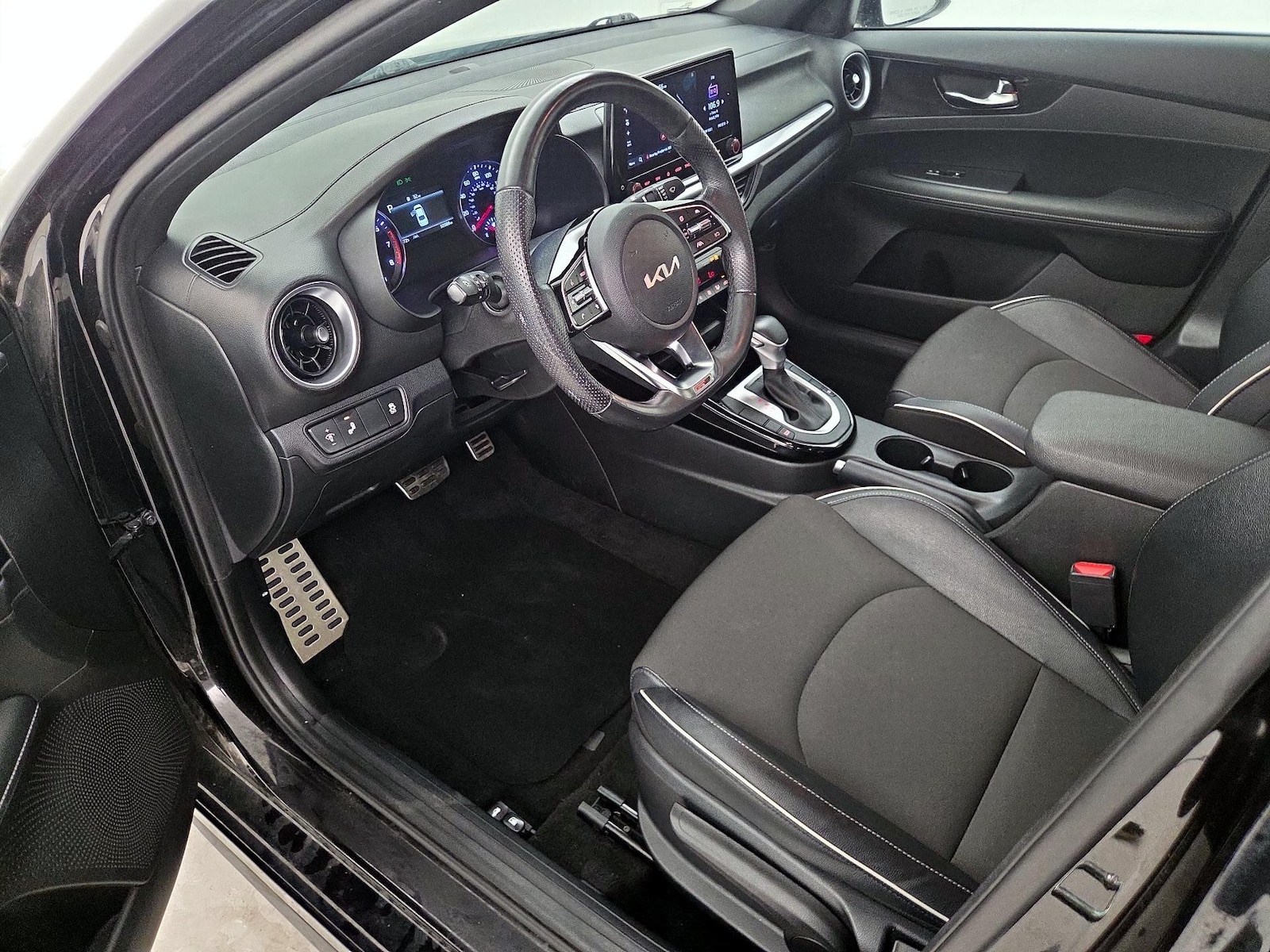 2023 Kia Forte GT-Line - Photo 12