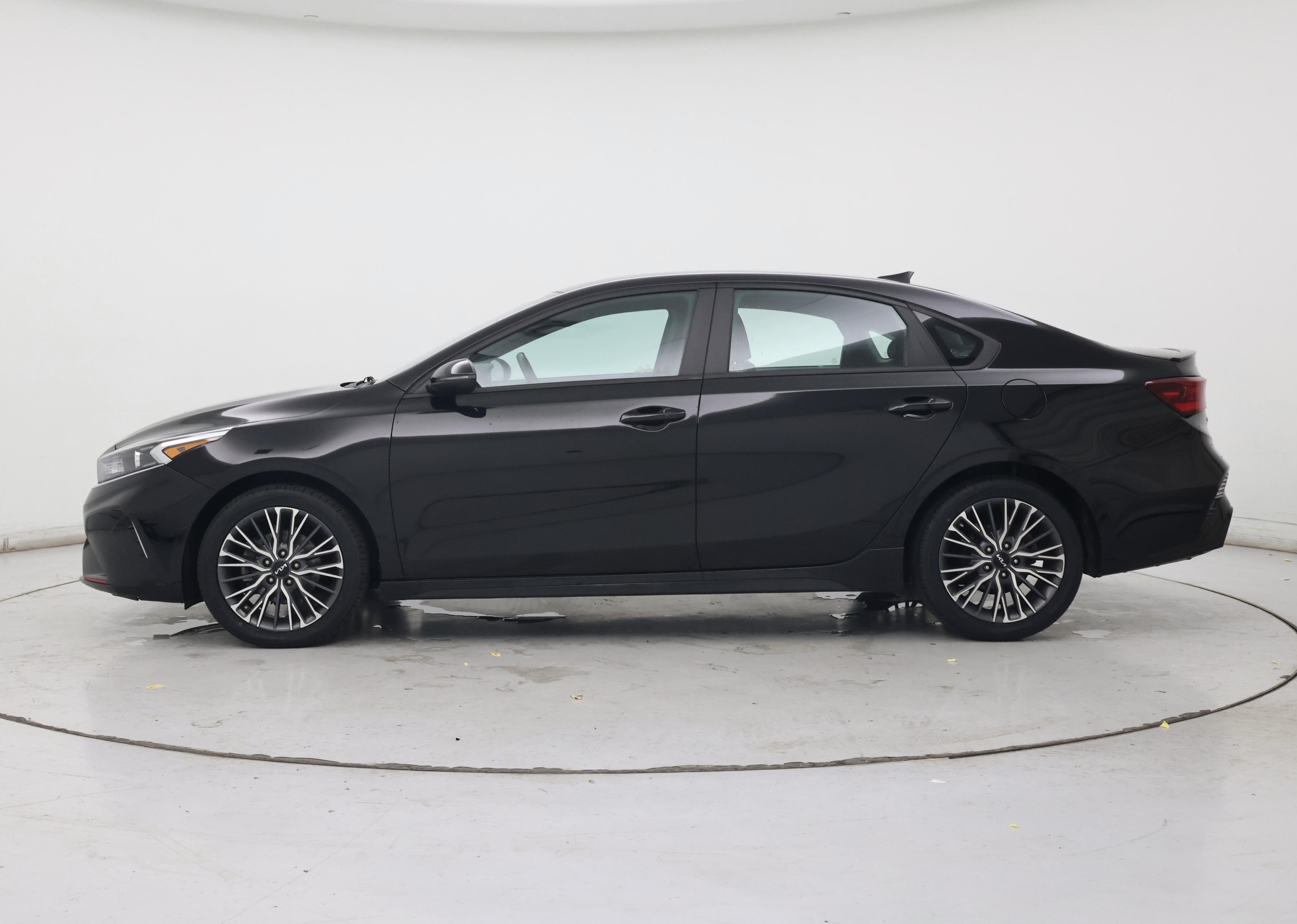 Thumbnail: 2023 Kia Forte - 3