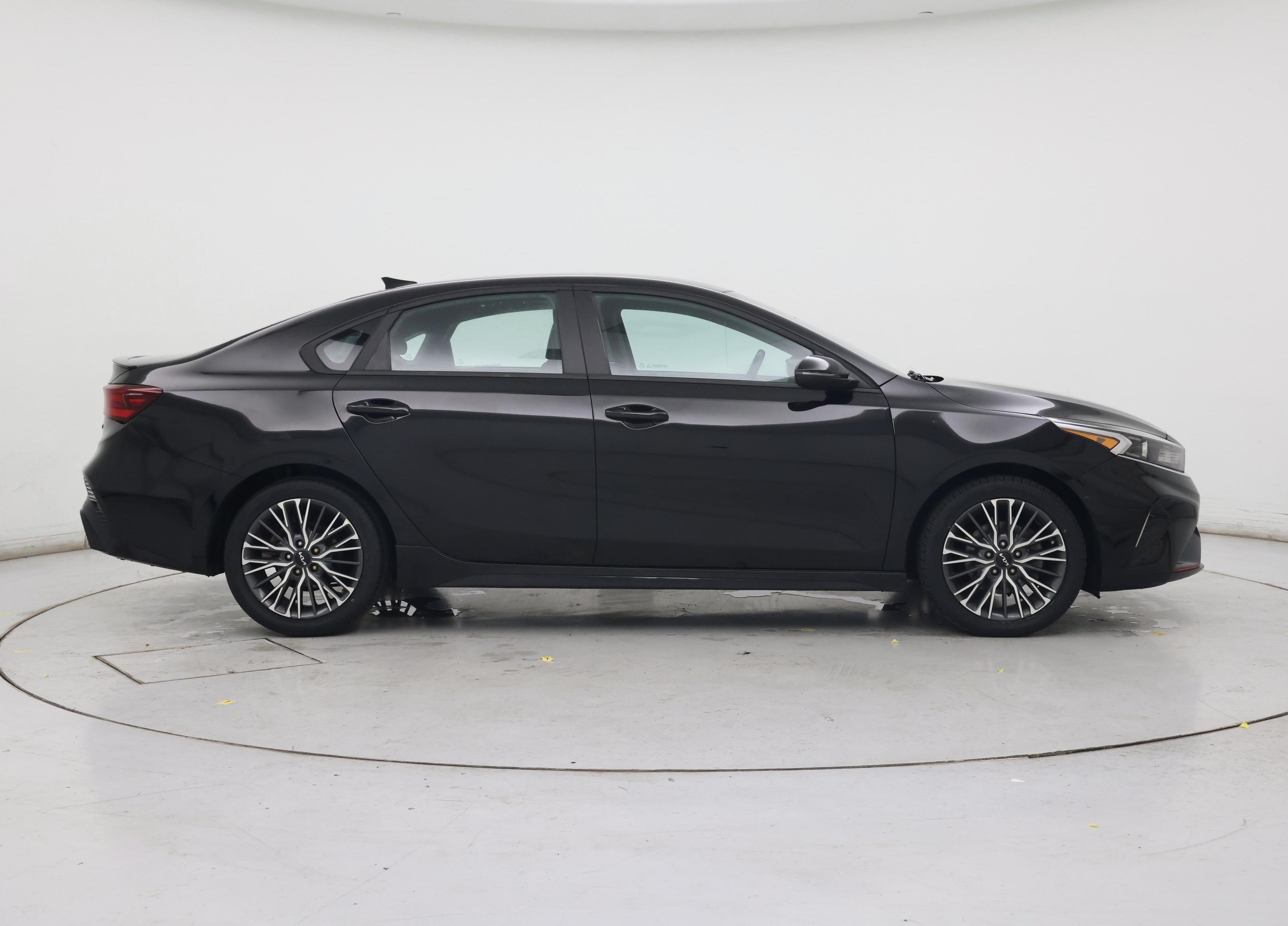 Thumbnail: 2023 Kia Forte - 7