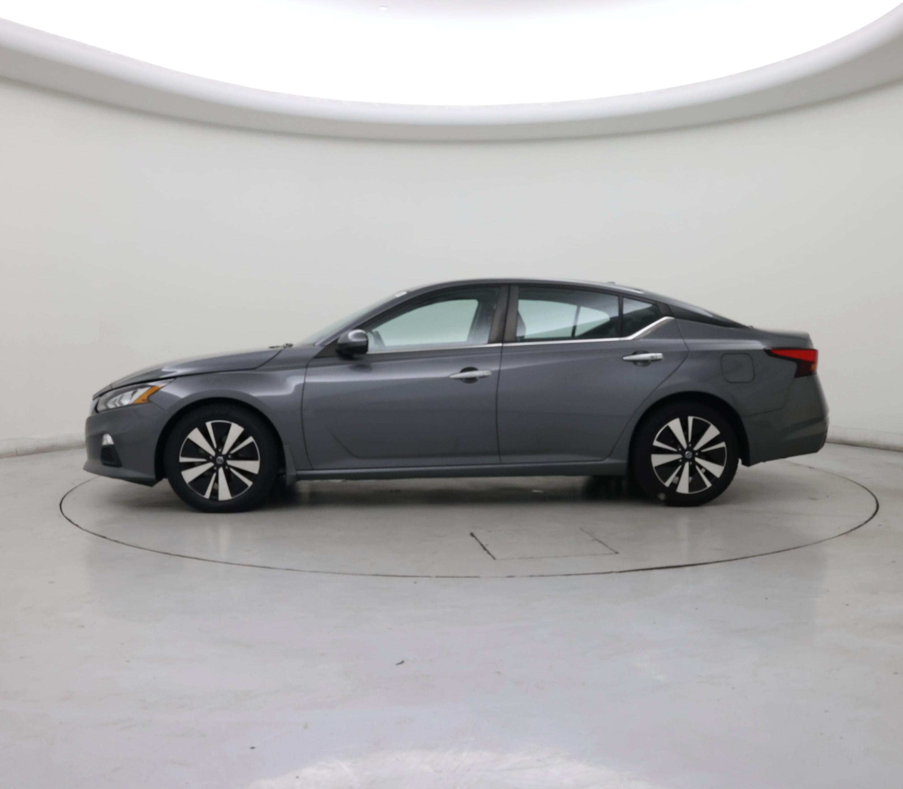 Thumbnail: 2021 Nissan Altima - 3