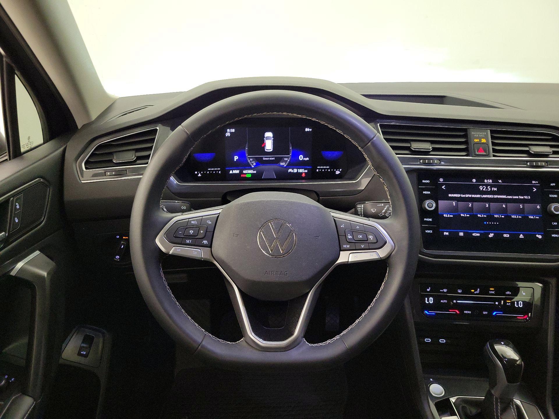 Thumbnail: 2023 Volkswagen Tiguan - 10