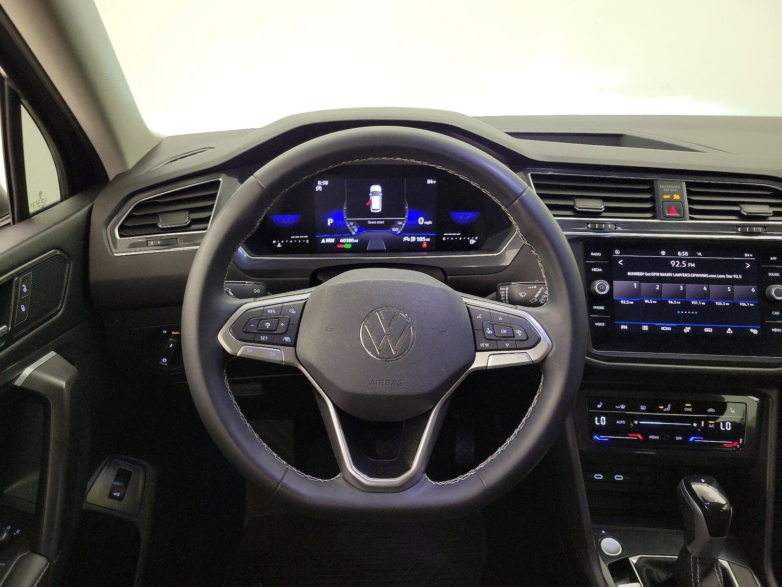 2023 Volkswagen Tiguan SE - Photo 11